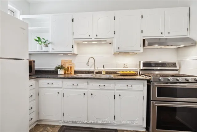 Additional property image - 100 Balmoral Ave