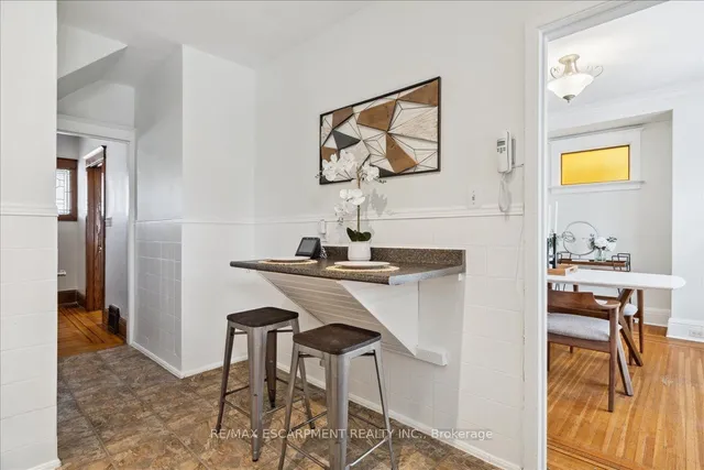 Additional property image - 100 Balmoral Ave