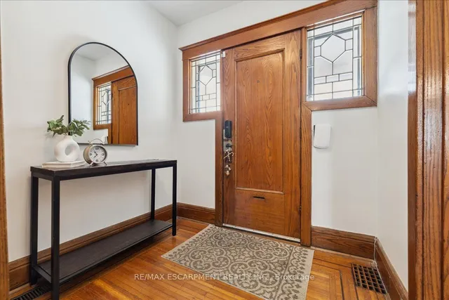 Additional property image - 100 Balmoral Ave