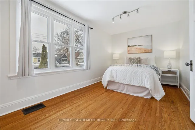 Additional property image - 100 Balmoral Ave