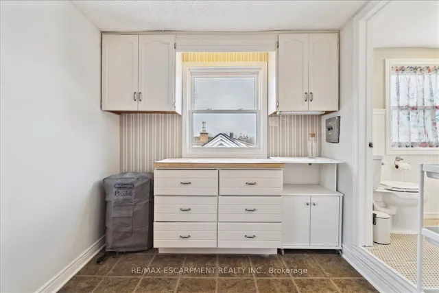 Additional property image - 100 Balmoral Ave
