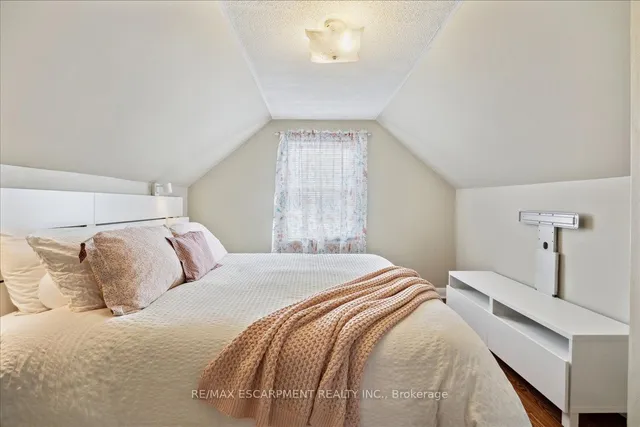 Additional property image - 100 Balmoral Ave