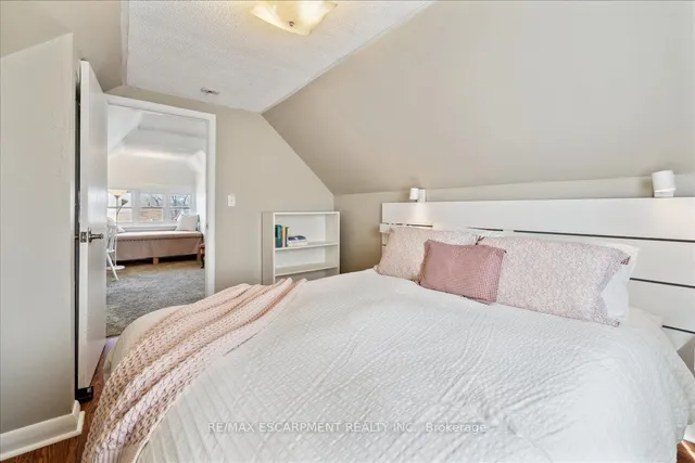 Additional property image - 100 Balmoral Ave