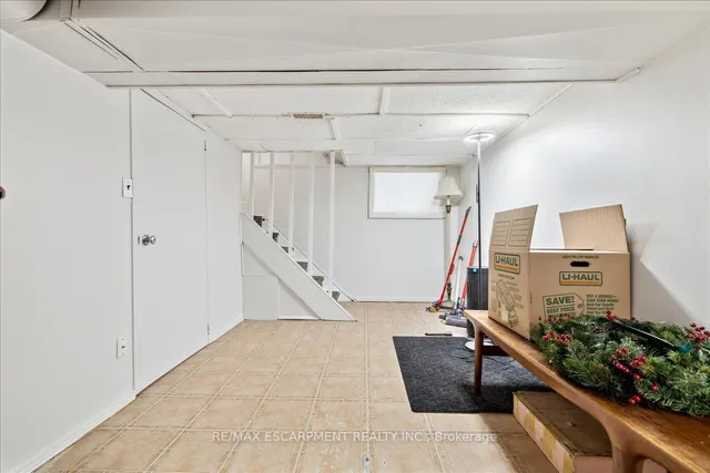 Additional property image - 100 Balmoral Ave