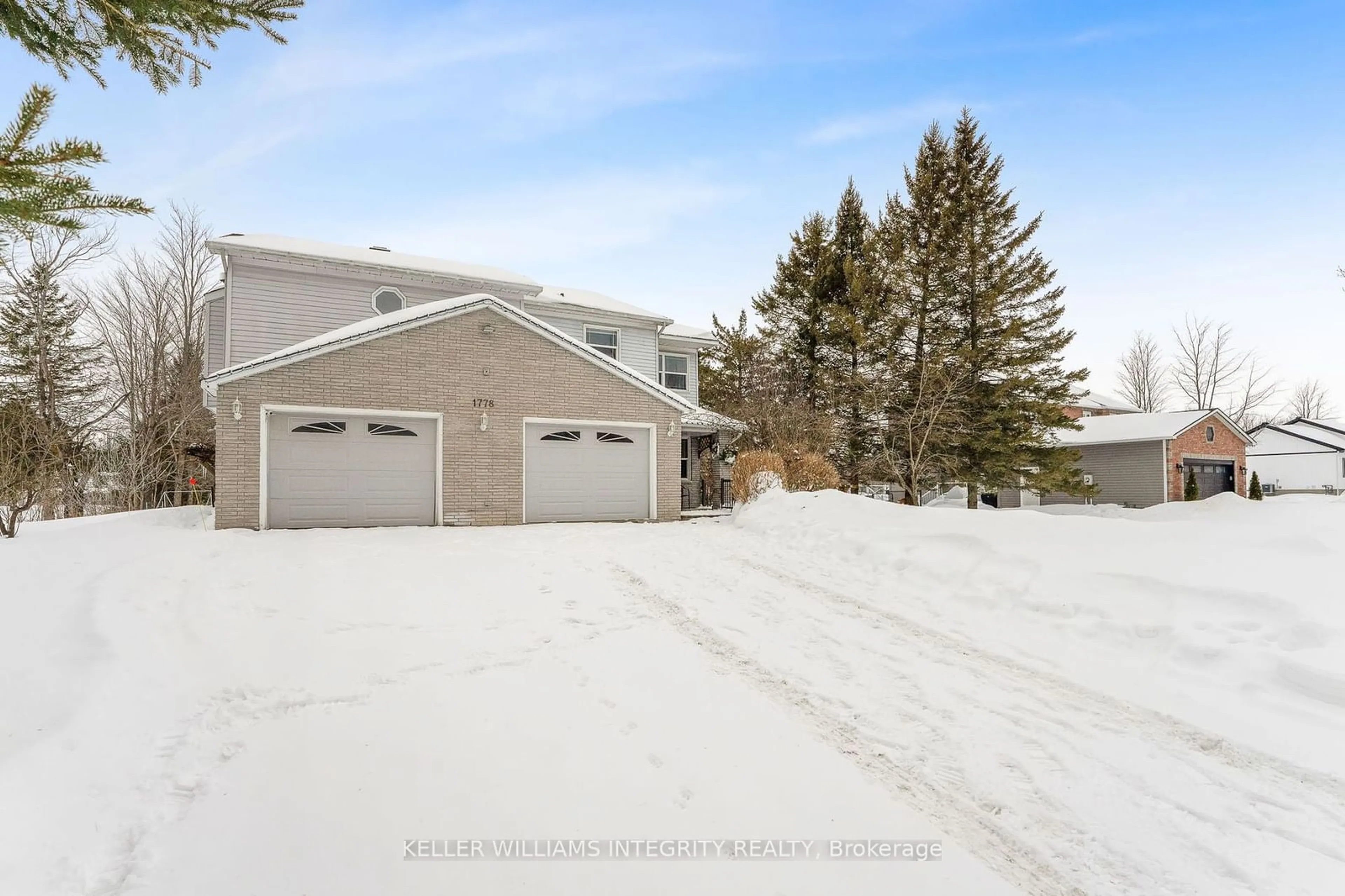 A pic from outside/outdoor area/front of a property/back of a property/a pic from drone, unknown for 1778 Bouvier Rd, Clarence-Rockland Ontario K0A 1N0