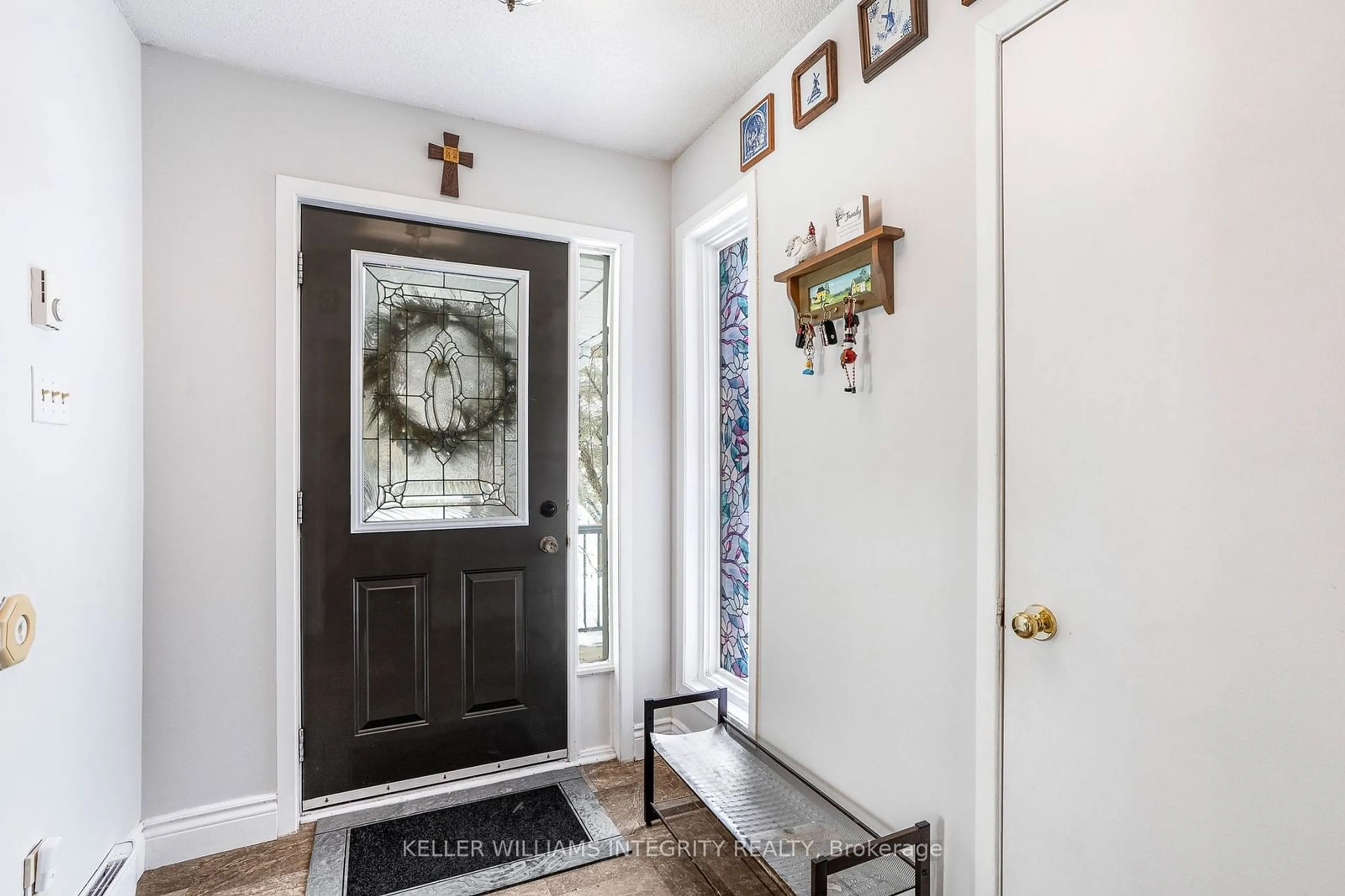 Indoor entryway for 1778 Bouvier Rd, Clarence-Rockland Ontario K0A 1N0