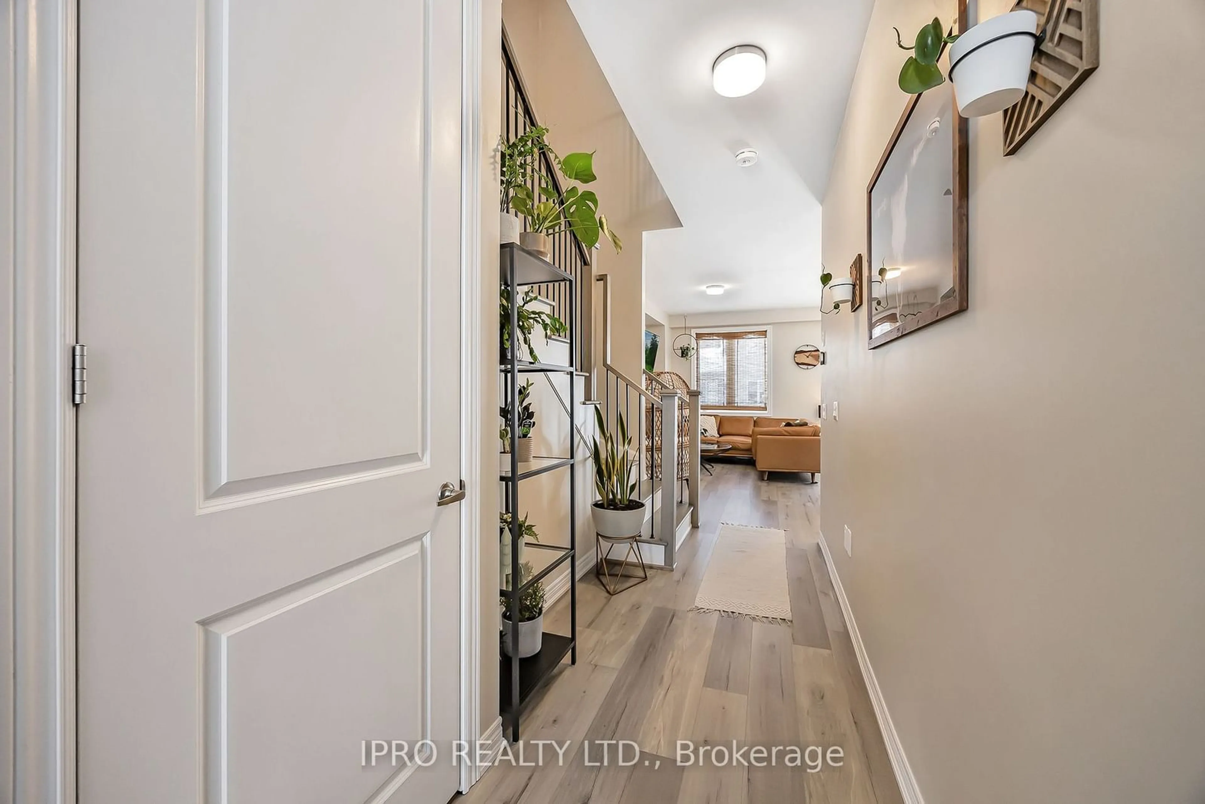 Indoor entryway for 41 Edminston Dr, Centre Wellington Ontario N1M 0J1