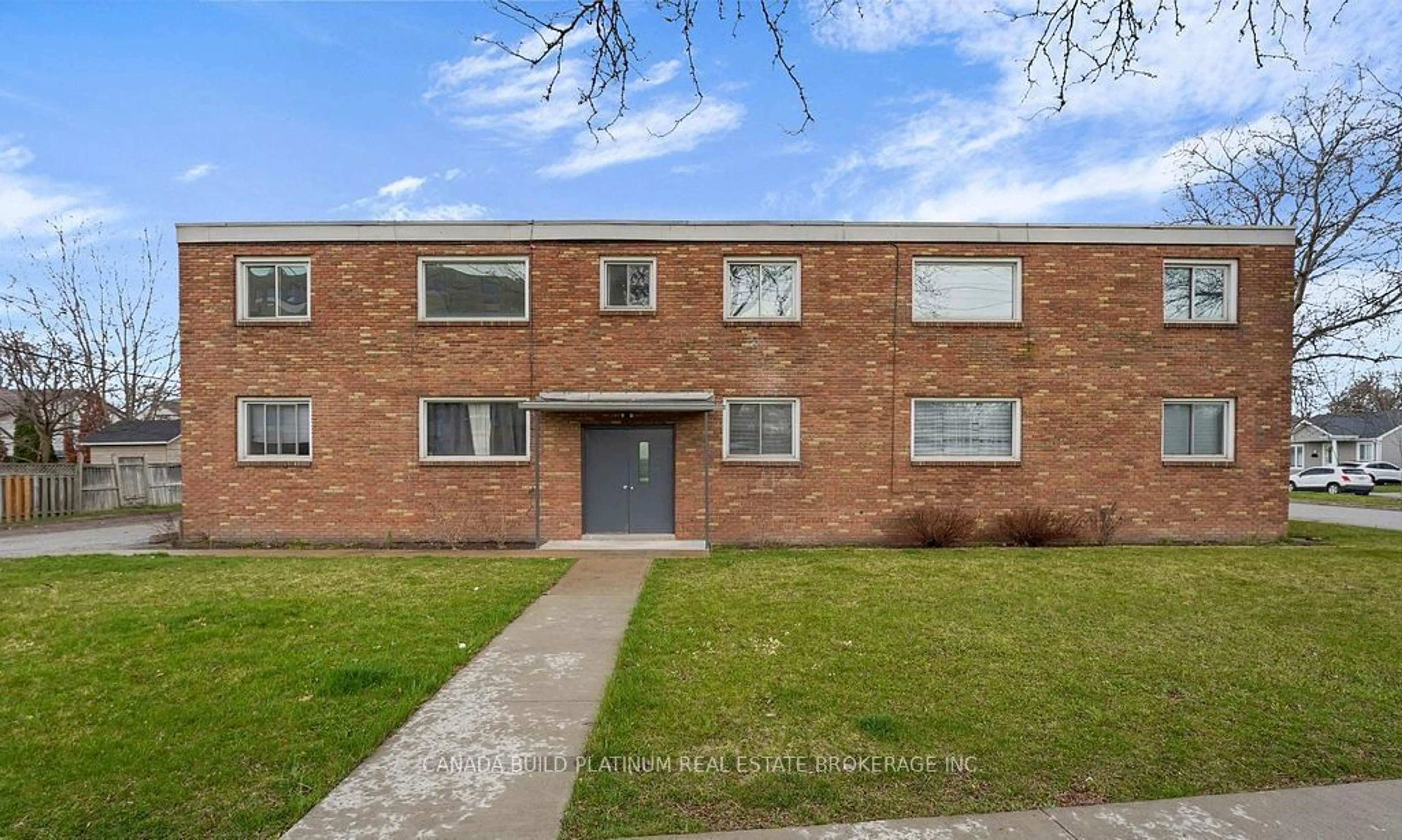 A pic from outside/outdoor area/front of a property/back of a property/a pic from drone, street for 1985 College Ave, Windsor Ontario N9B 1M5