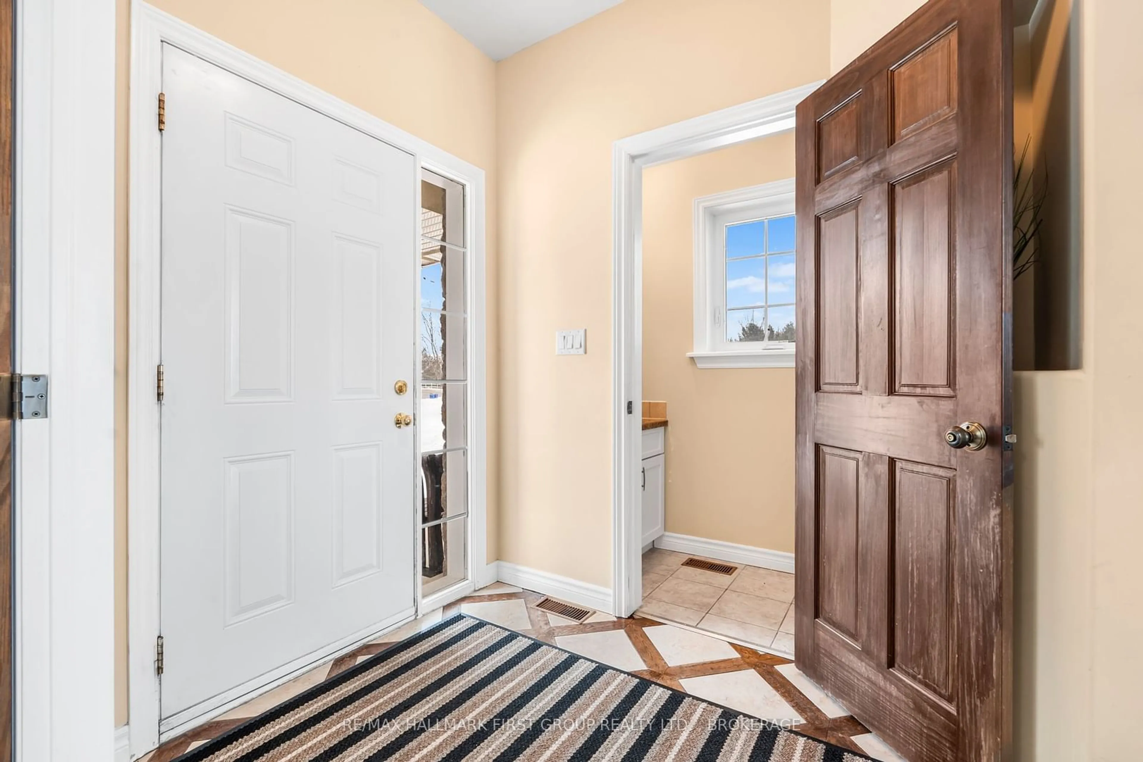 Indoor entryway for 1461 ENGLISH Way, Kingston Ontario K7L 0C2