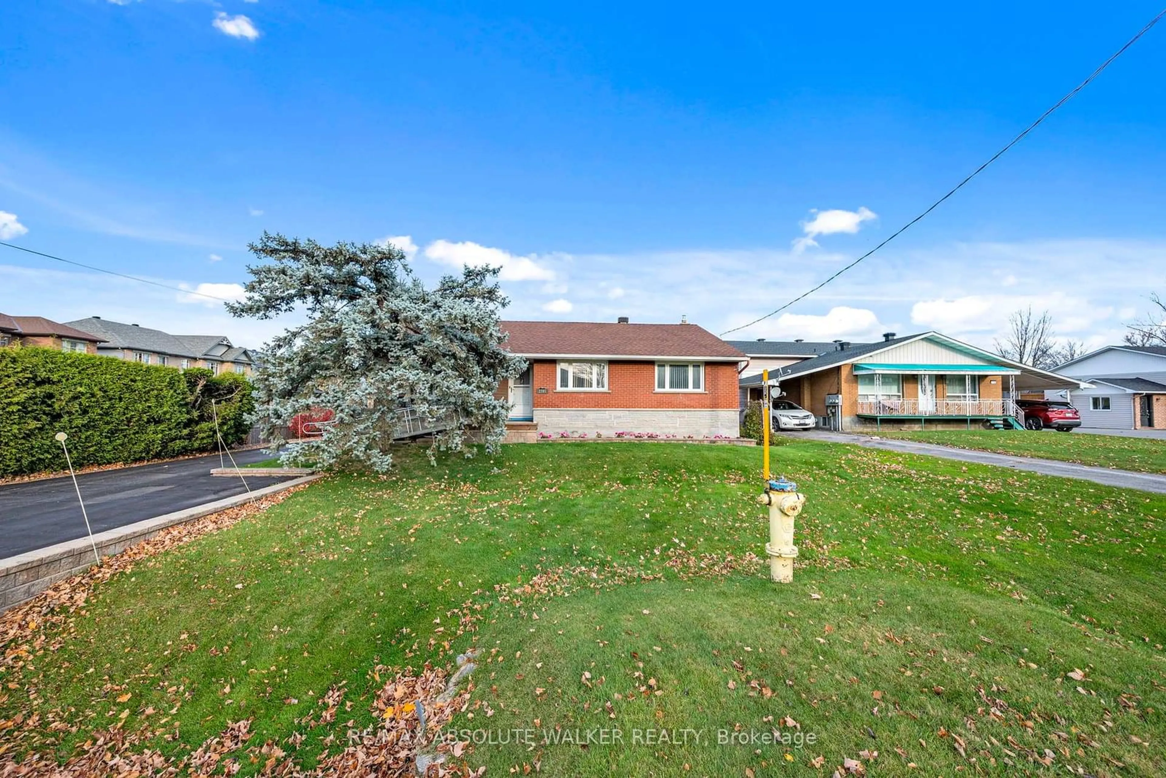 A pic from outside/outdoor area/front of a property/back of a property/a pic from drone, street for 2701 Page Rd, Orleans - Convent Glen and Area Ontario K1W 1G2