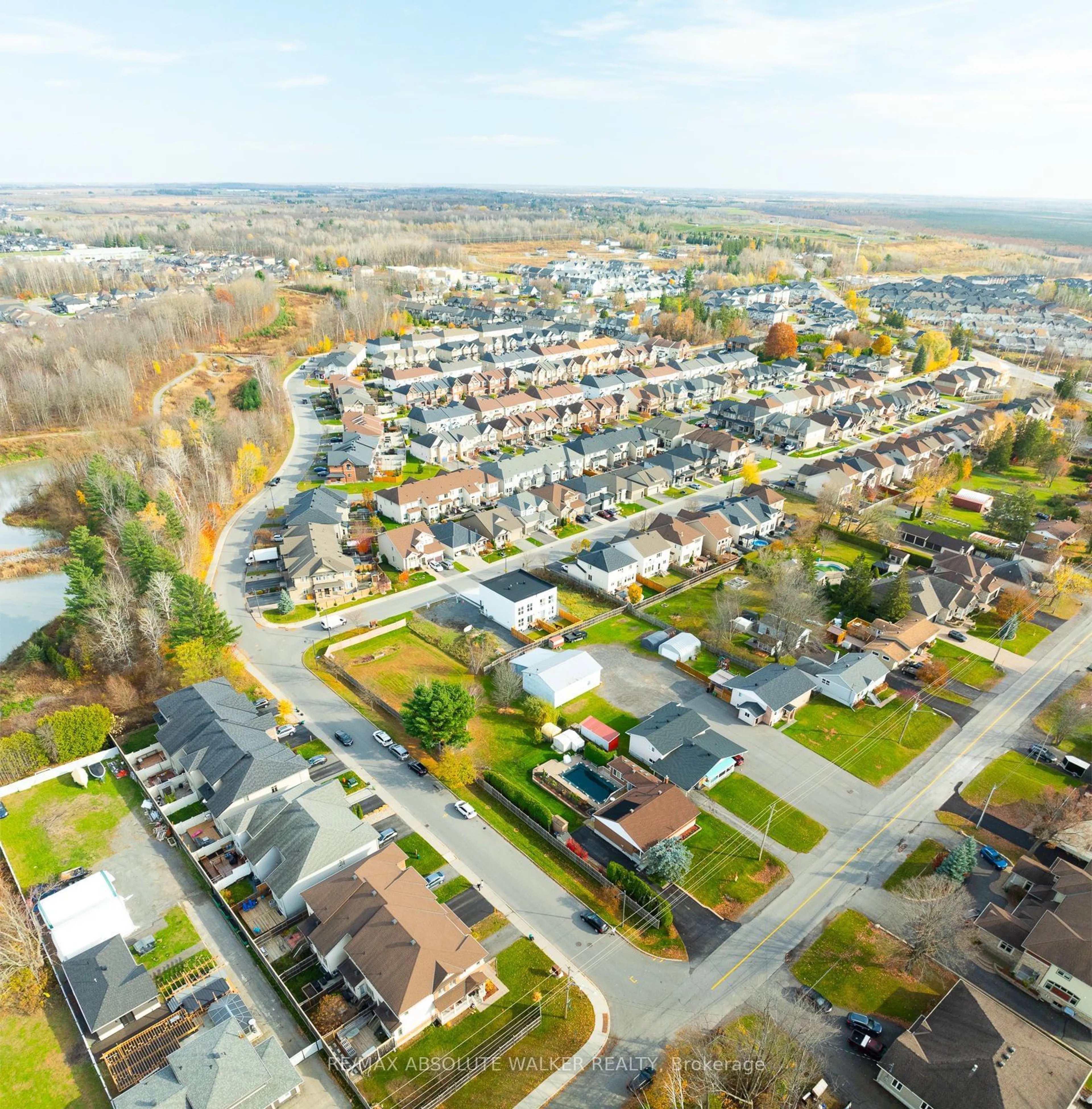 A pic from outside/outdoor area/front of a property/back of a property/a pic from drone, street for 2701 Page Rd, Orleans - Convent Glen and Area Ontario K1W 1G2