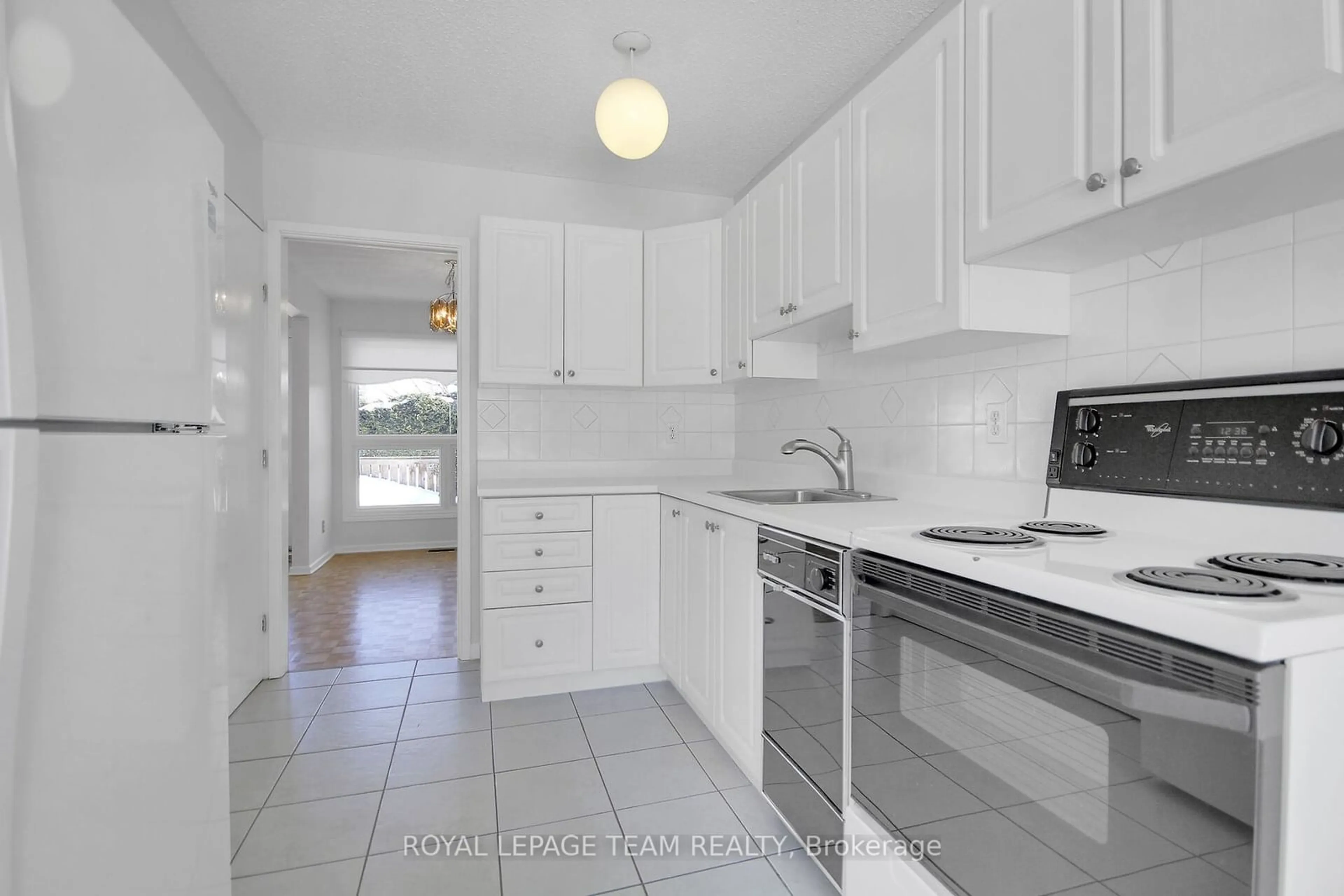 Standard kitchen, unknown for 70 Rutherford Way, Kanata Ontario K2K 1N4