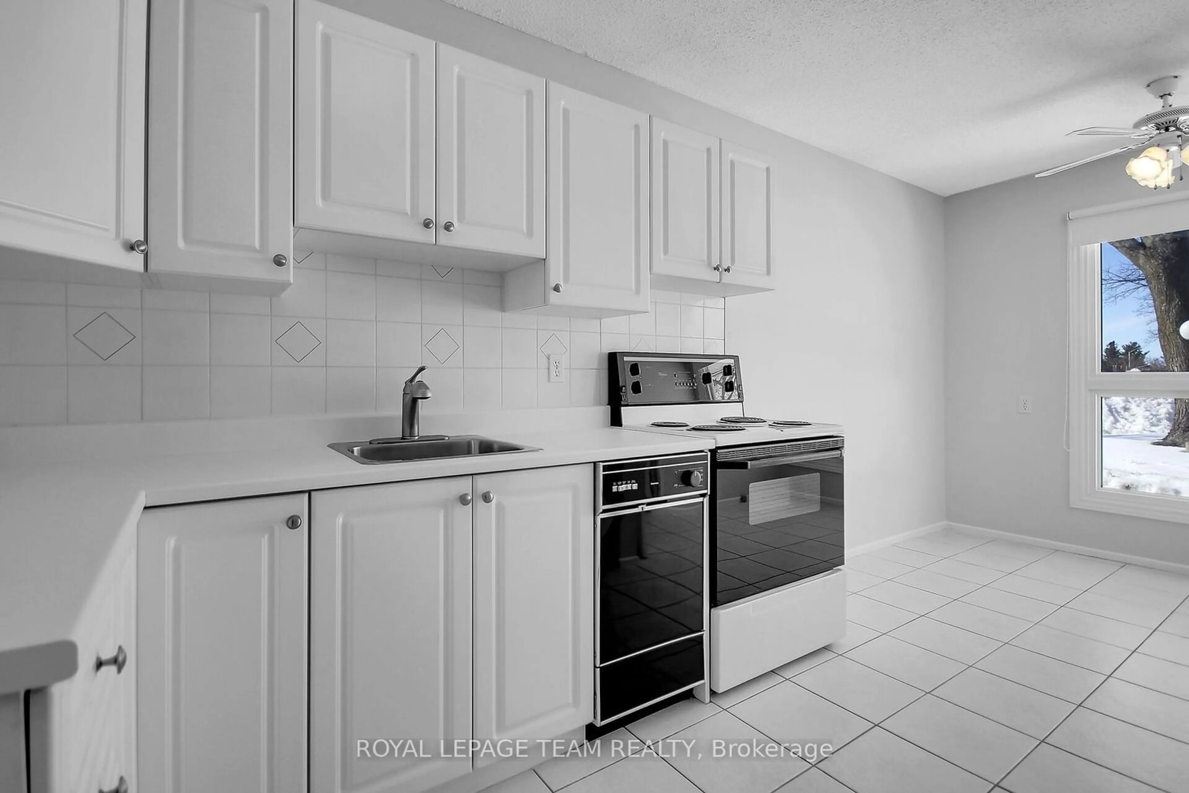 Standard kitchen, ceramic/tile floor for 70 Rutherford Way, Kanata Ontario K2K 1N4