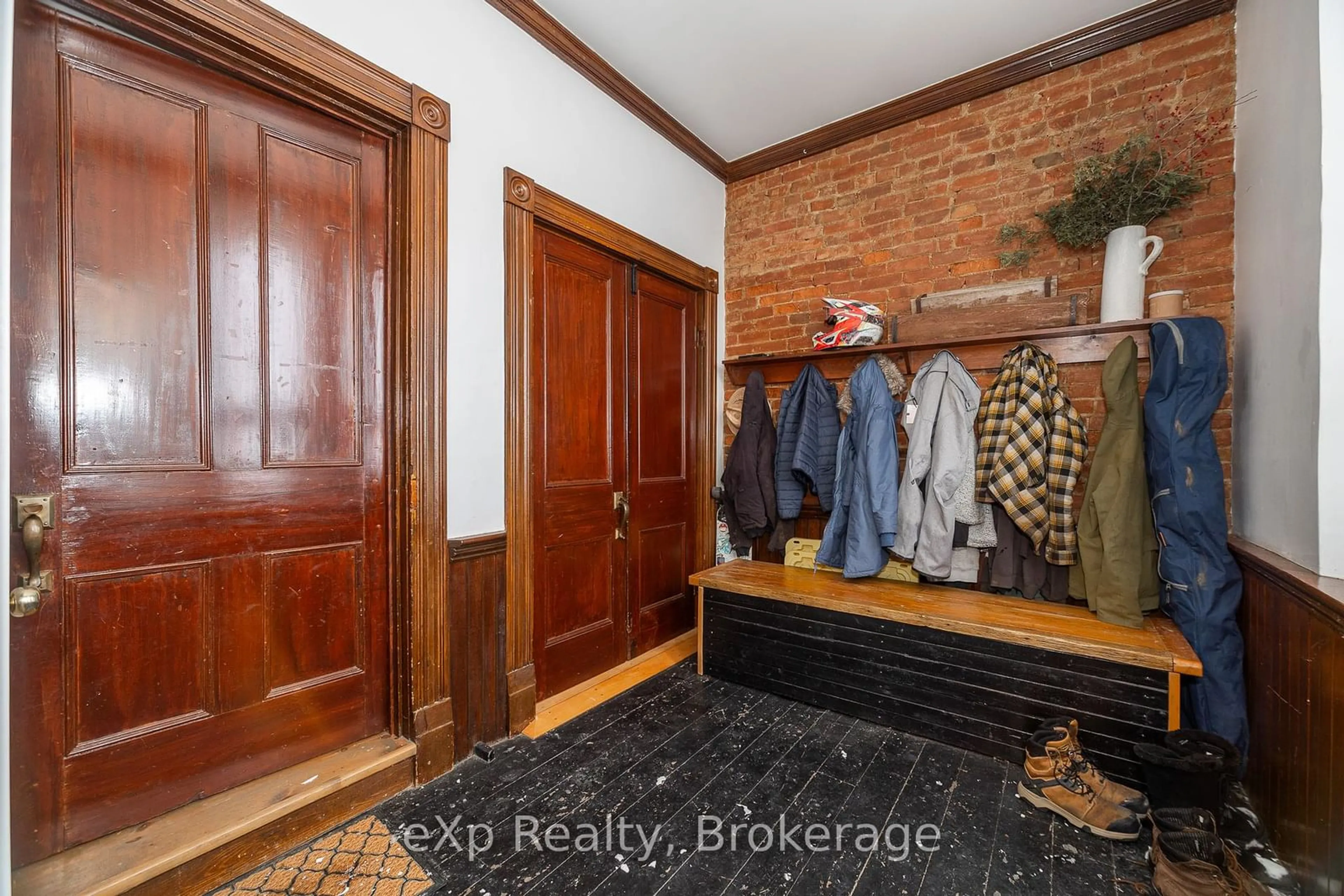 Indoor entryway for 137190 Grey Rd 12, Meaford Ontario N4L 1W6