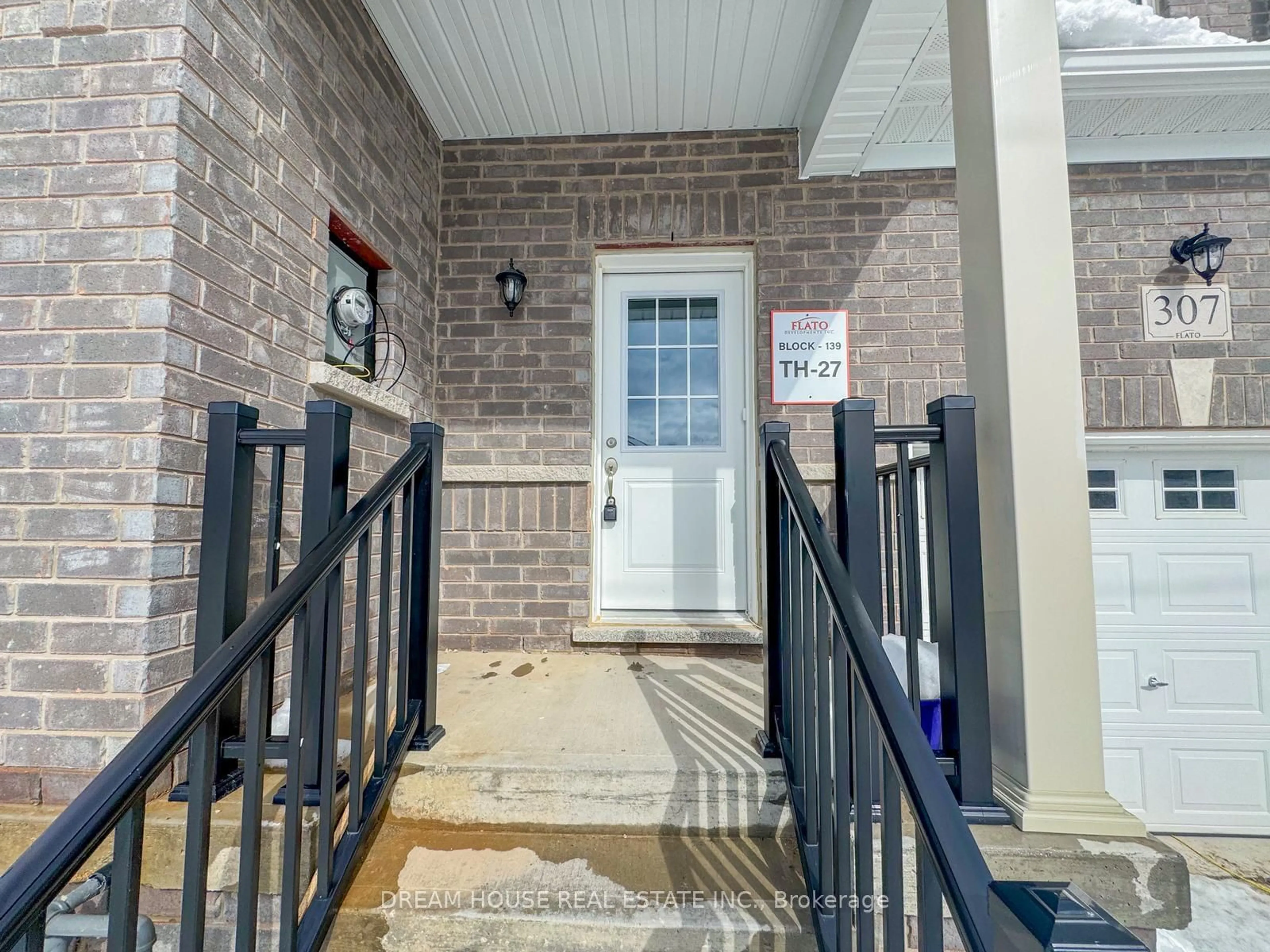 Indoor entryway for 307 Russell St, Southgate Ontario N0C 1B0