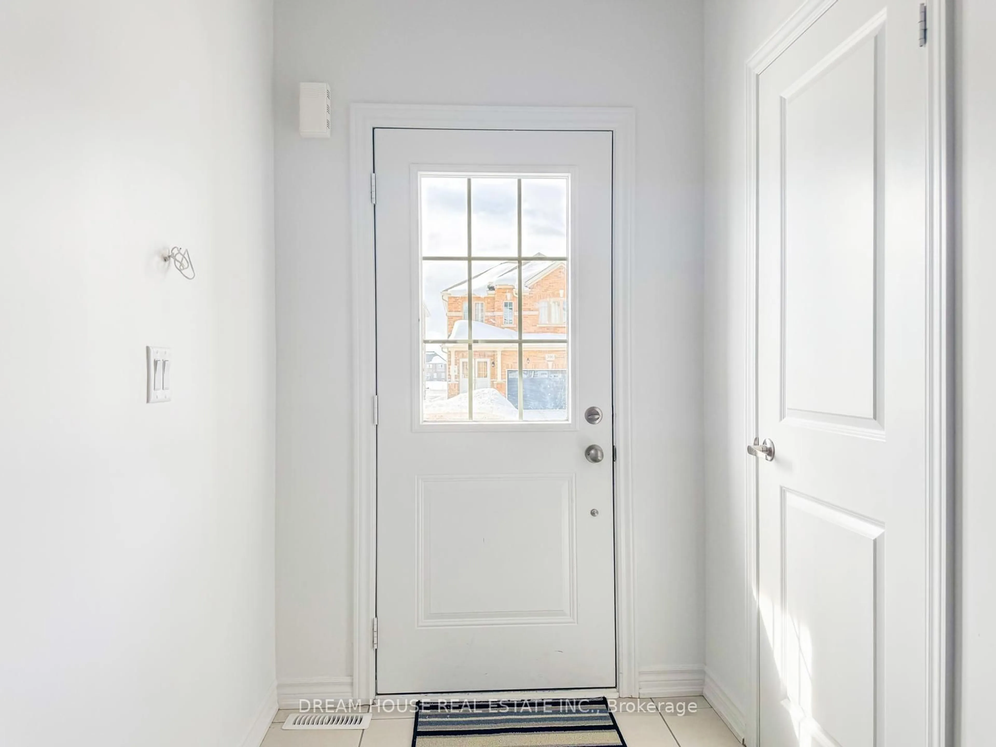 Indoor entryway for 307 Russell St, Southgate Ontario N0C 1B0