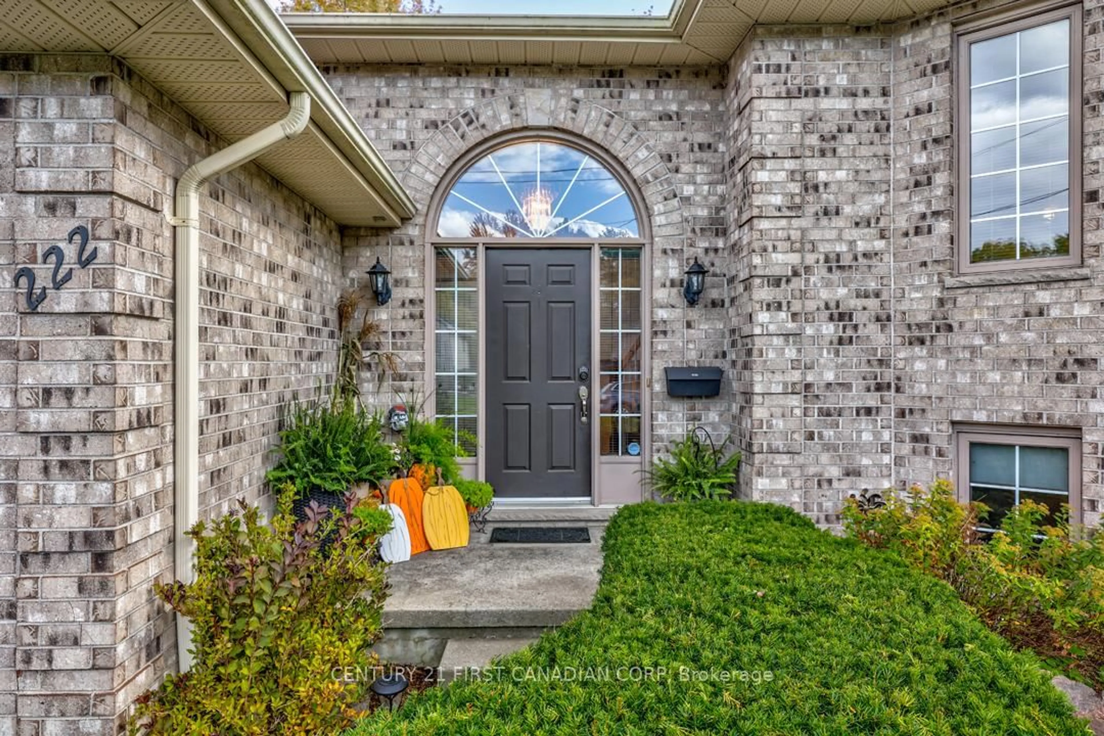 Indoor entryway for 222 Munroe St, West Elgin Ontario N0L 2P0