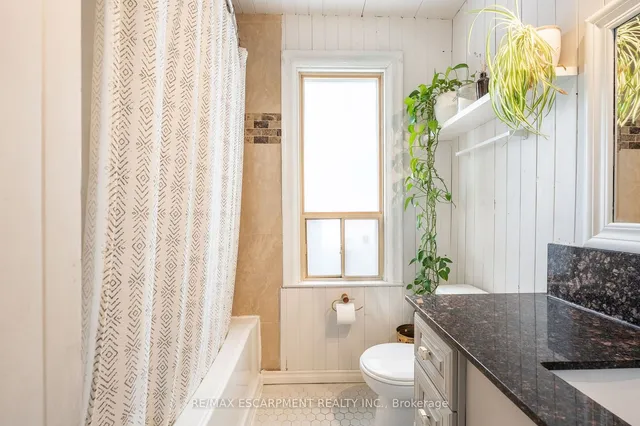 Additional property image - 71 Clyde St