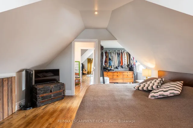 Additional property image - 71 Clyde St