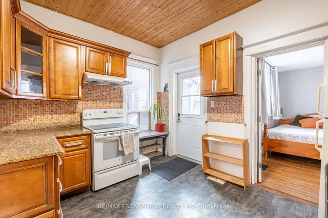 Additional property image - 71 Clyde St