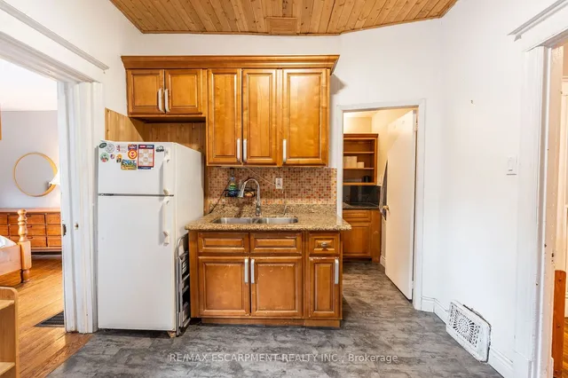 Additional property image - 71 Clyde St