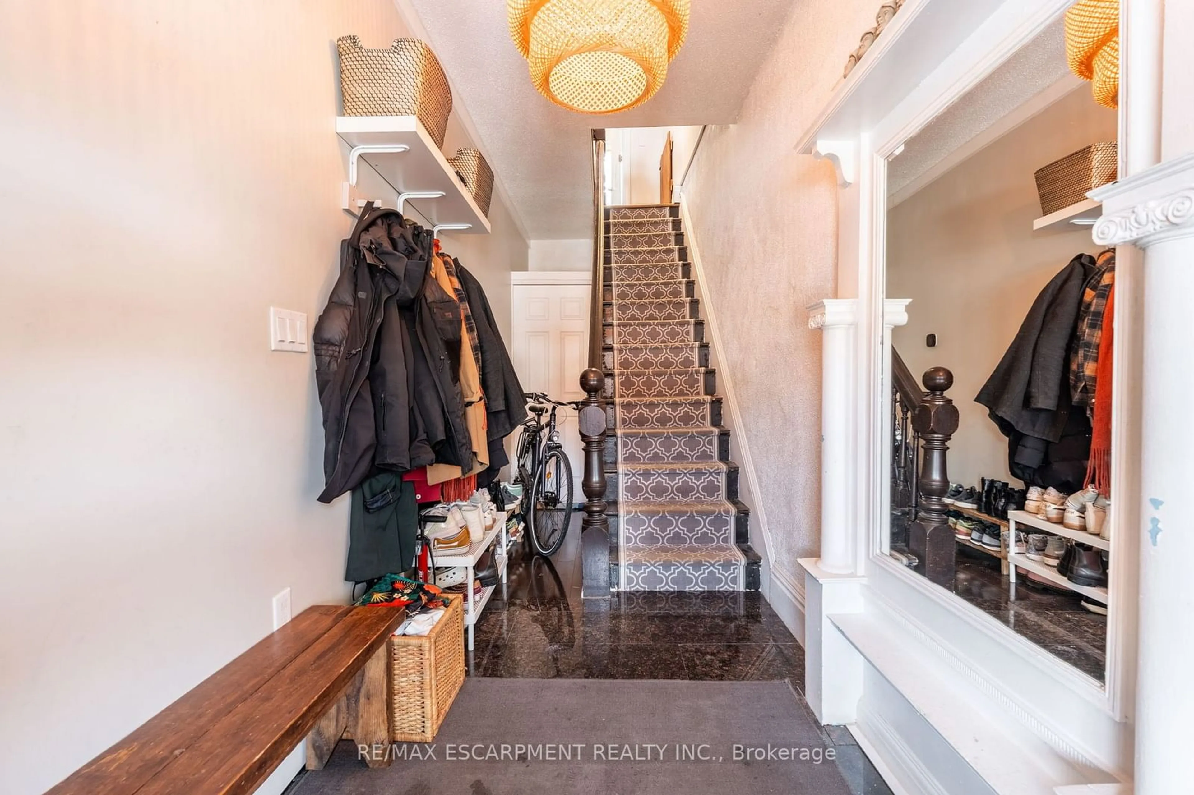 Indoor entryway for 71 Clyde St, Hamilton Ontario L8L 5R5