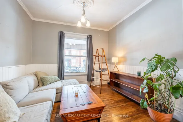 Additional property image - 71 Clyde St