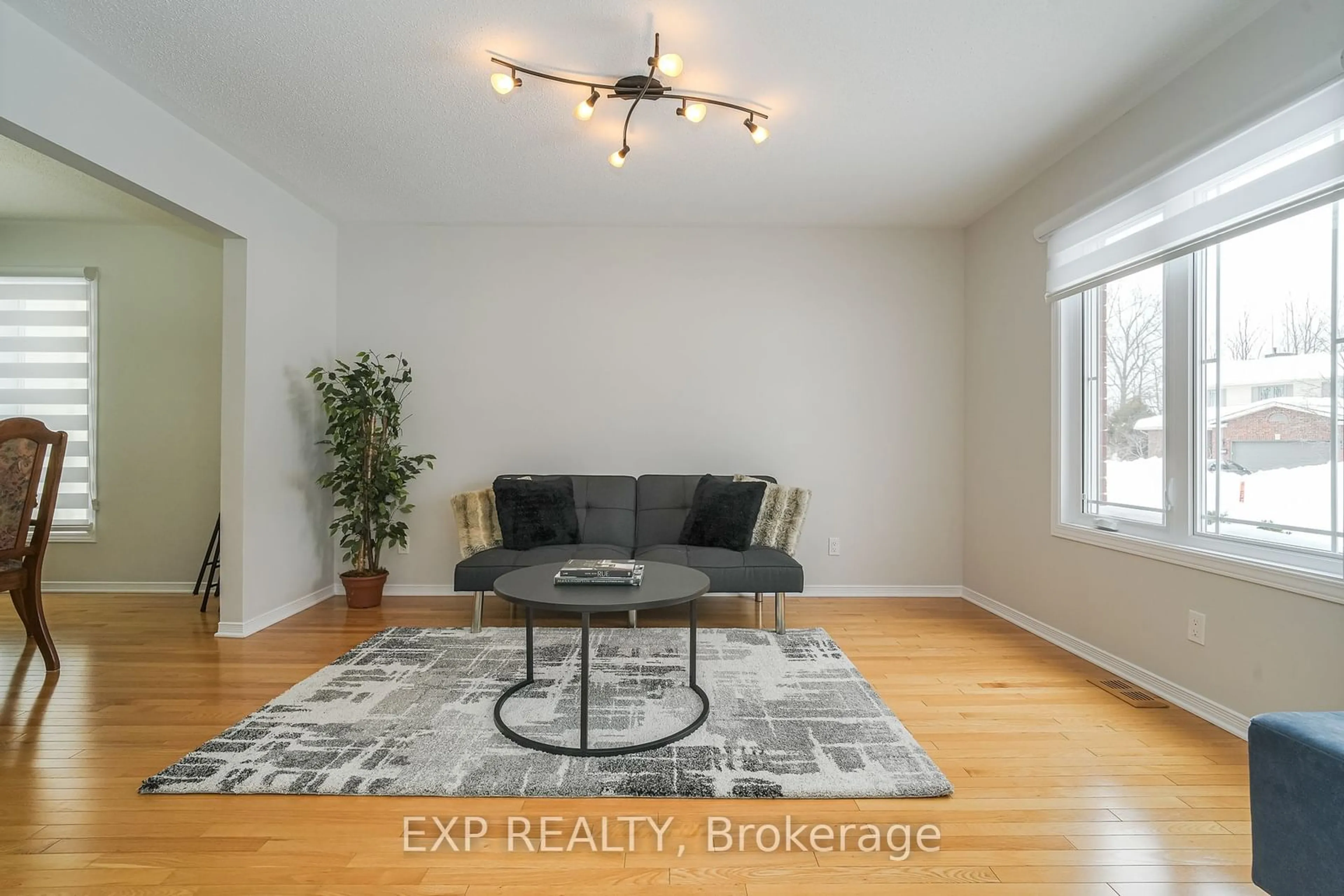 Living room with furniture, unknown for 386 Pauline Charron Pl, Vanier and Kingsview Park Ontario K1L 8L3