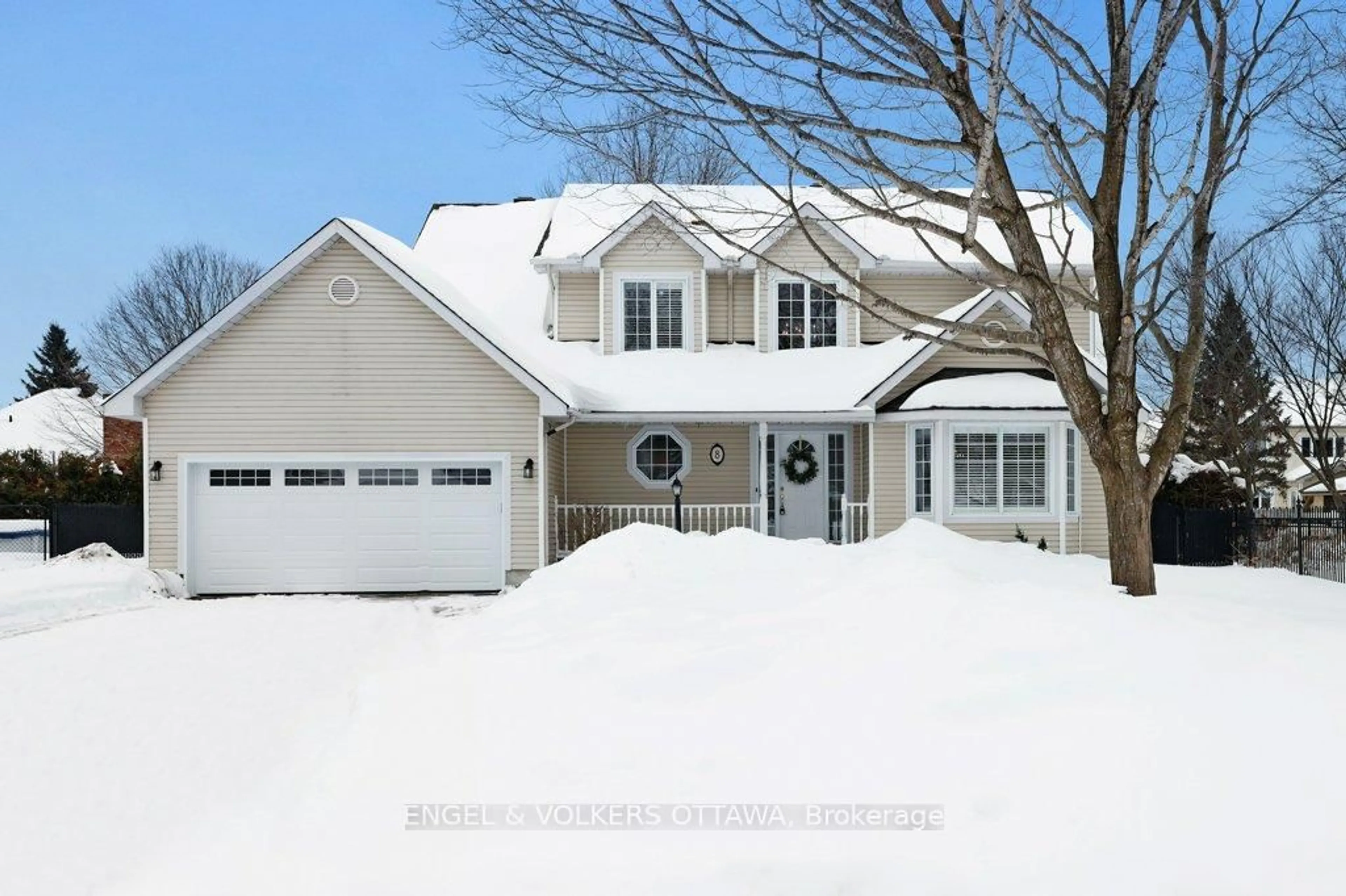 Home with vinyl exterior material, street for 8 Mary Hill Cres, Stittsville - Munster - Richmond Ontario K0A 2Z0