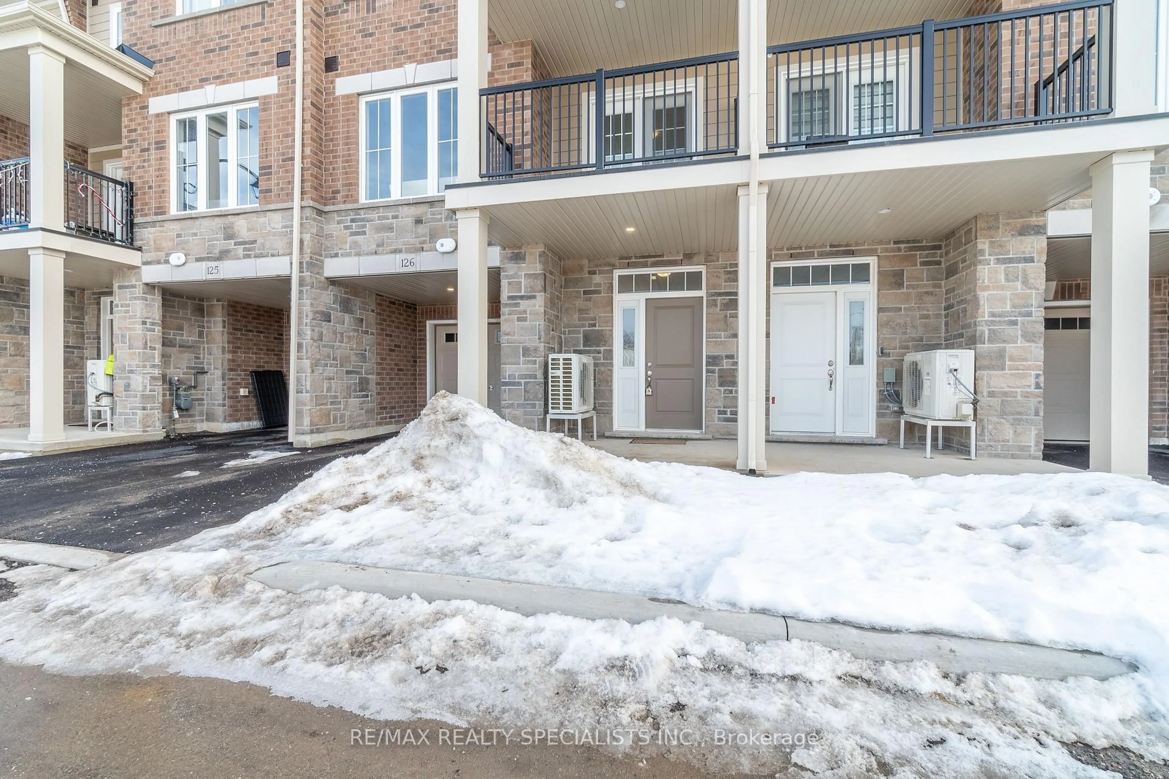 Patio, unknown for 677 Park Rd #126, Brantford Ontario N3R 0A2