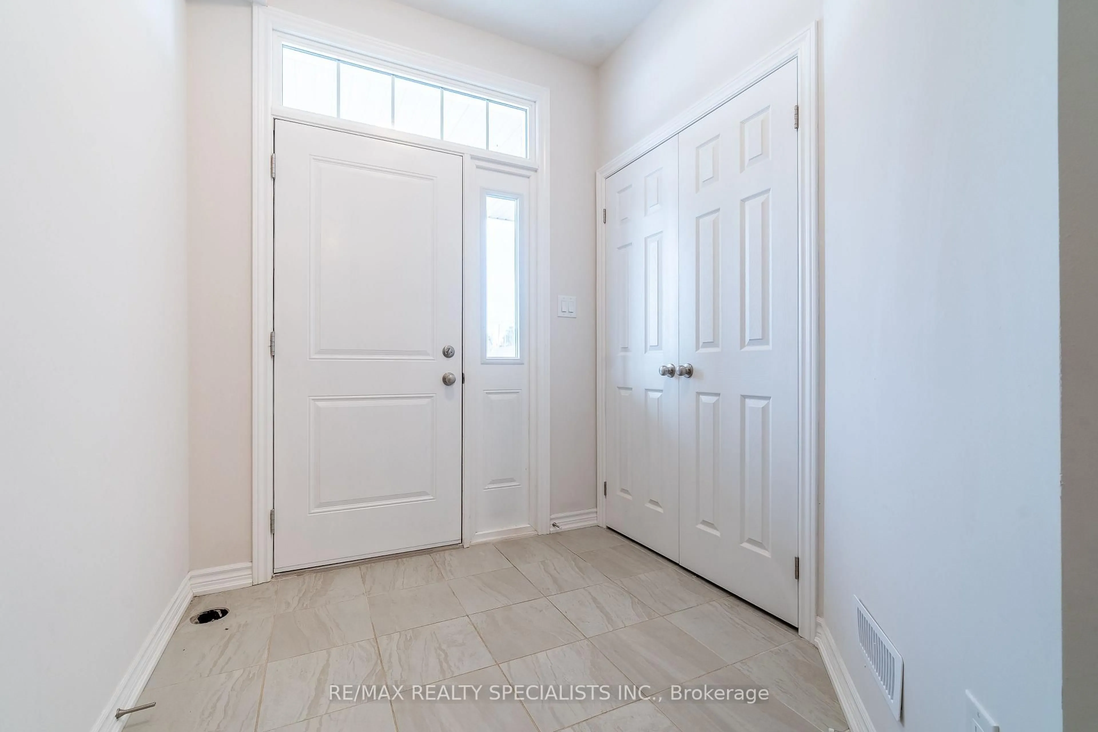 Indoor entryway for 677 Park Rd #126, Brantford Ontario N3R 0A2