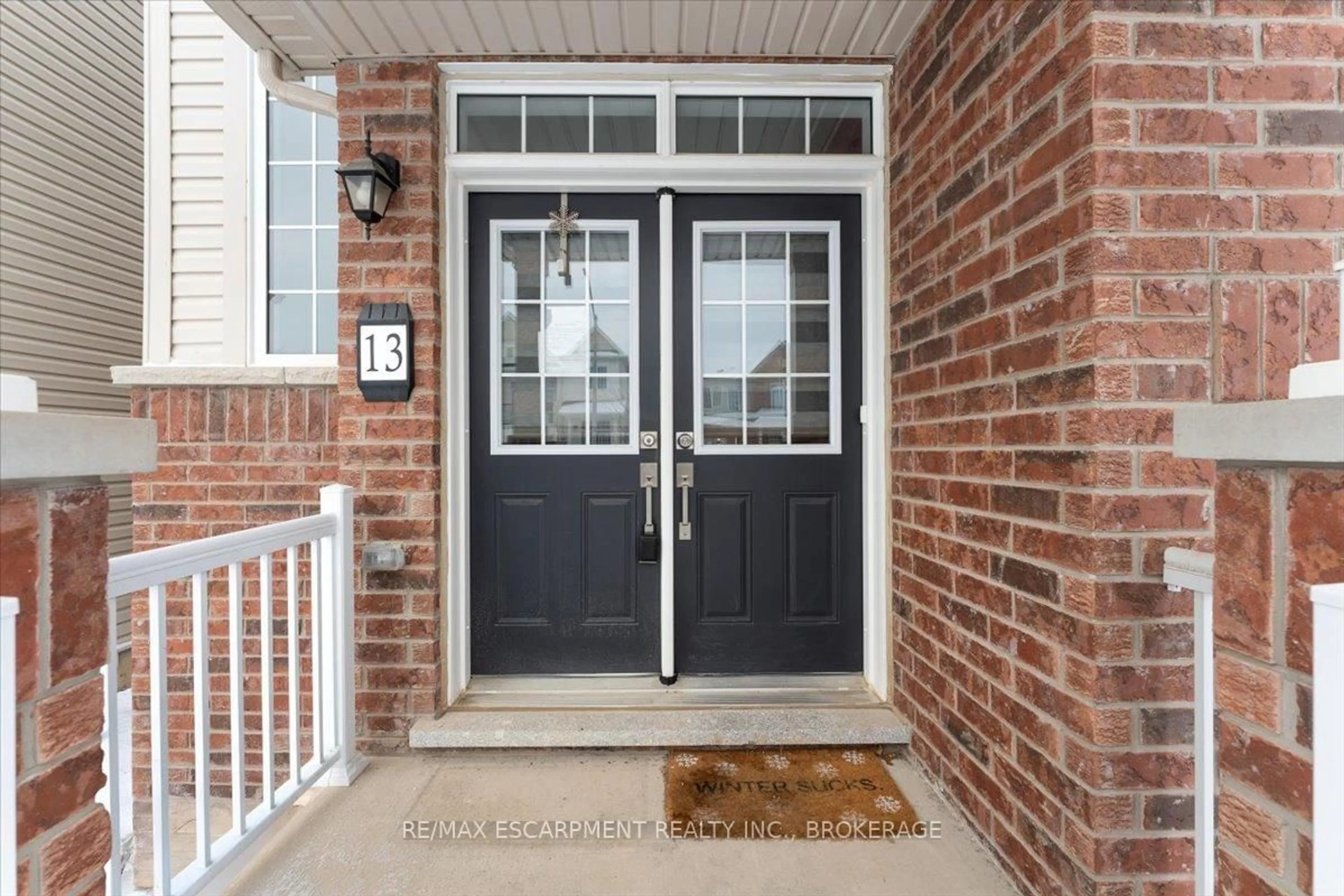 Indoor entryway for 13 Steven Dr, Thorold Ontario L3B 0G7