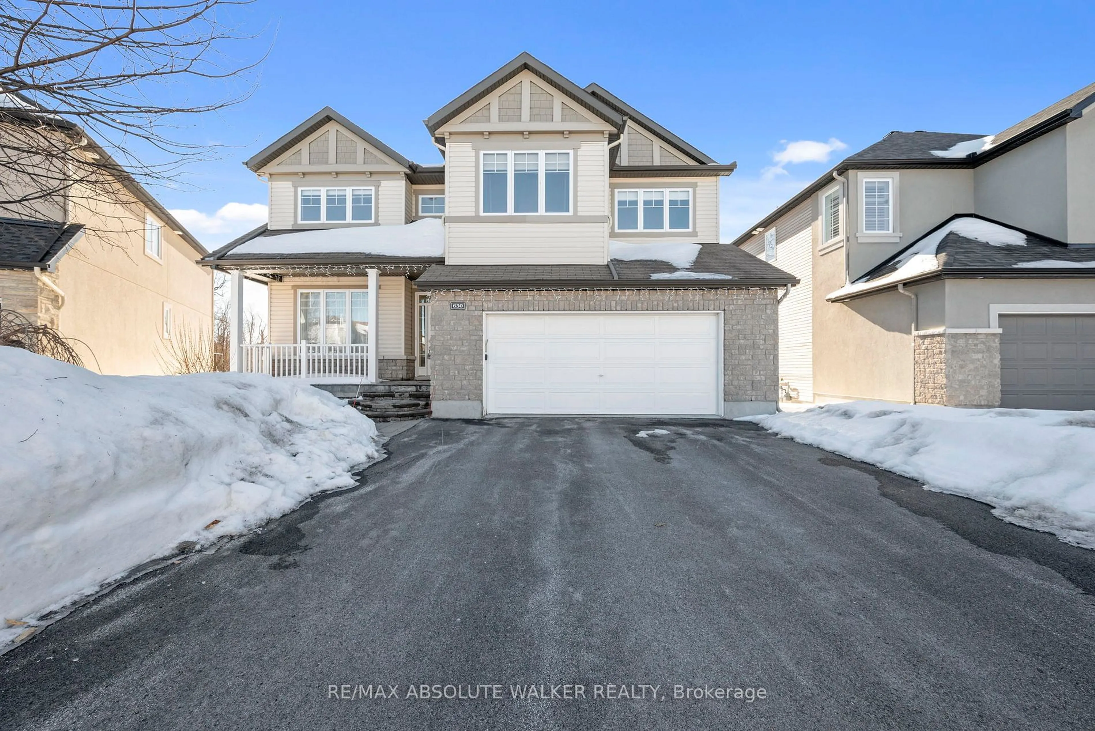 A pic from outside/outdoor area/front of a property/back of a property/a pic from drone, street for 630 BIRCHLAND Cres, Stittsville - Munster - Richmond Ontario K2S 0S8