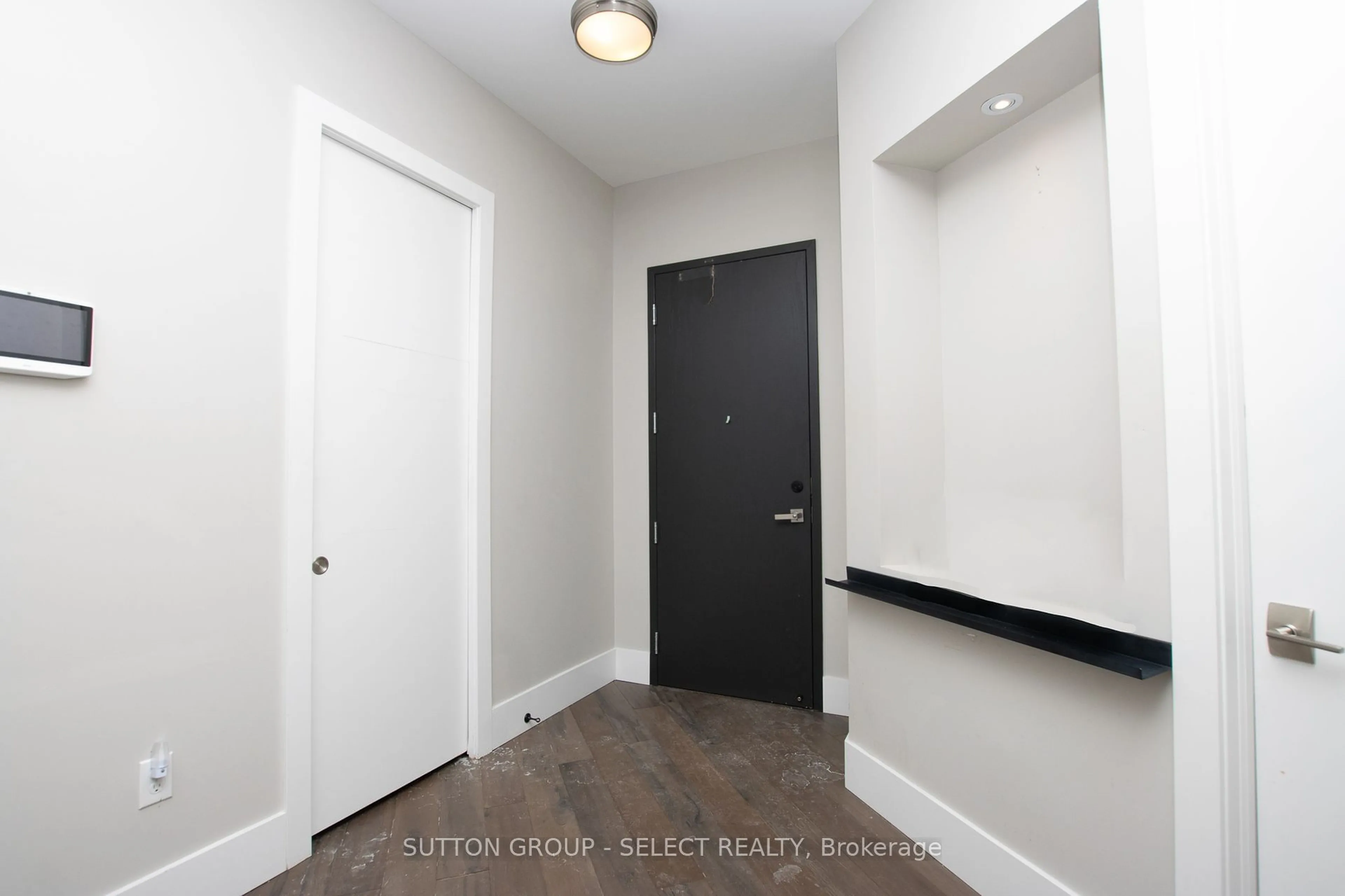 Indoor entryway for 1705 Fiddlehead Pl #208, London Ontario N5G 5M6