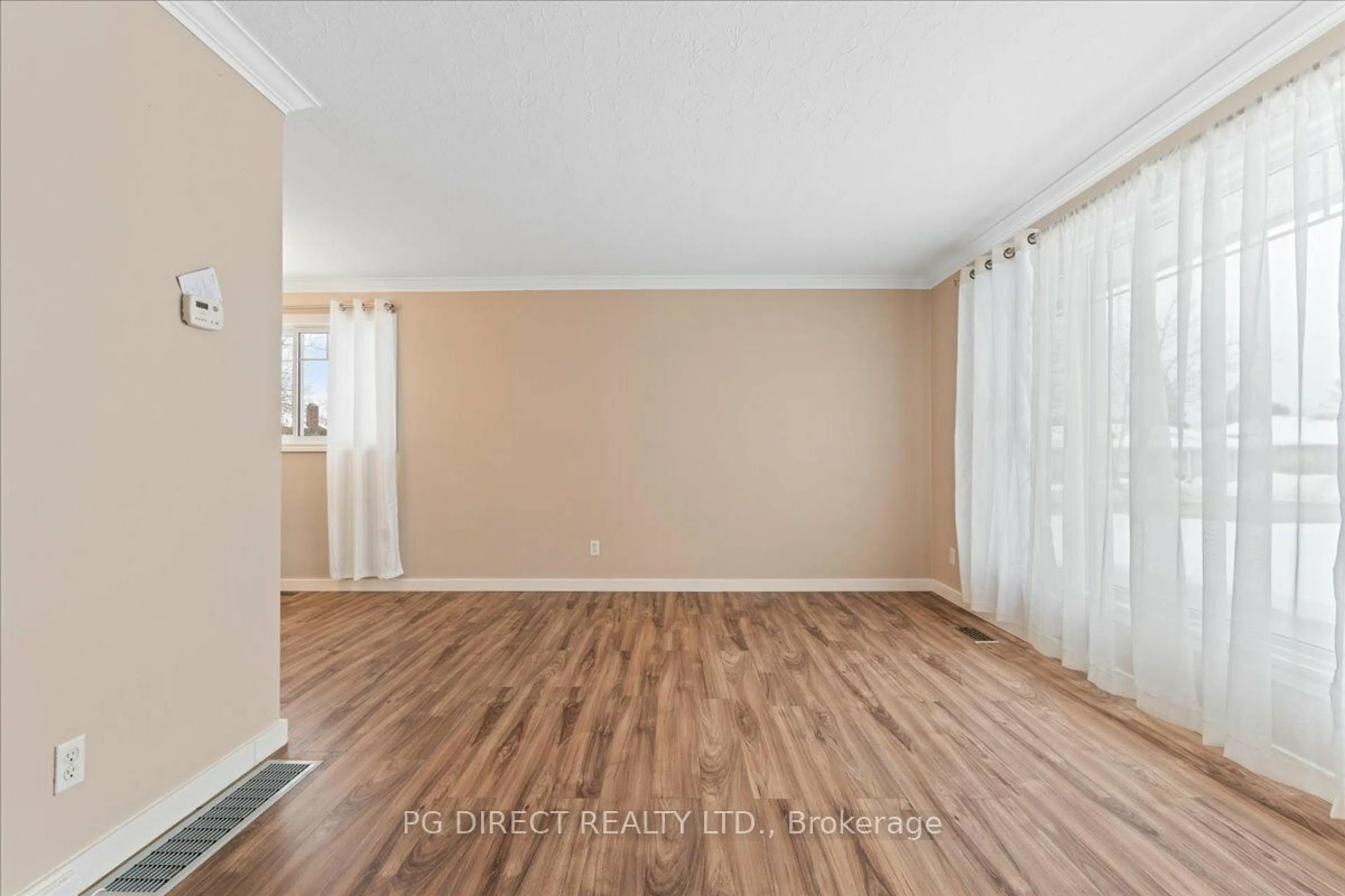 A pic of a room for 1 Manor Cres, Quinte West Ontario K8V 3Z6