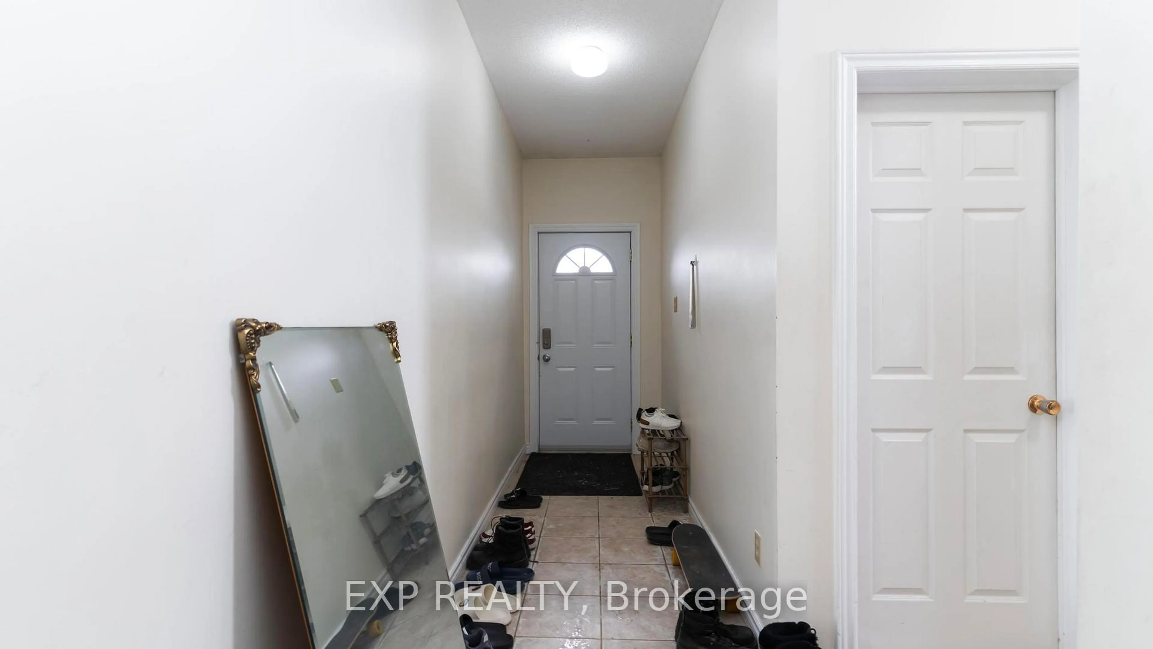 Indoor entryway for 1570 Richmond St #22, London Ontario N6G 4W2