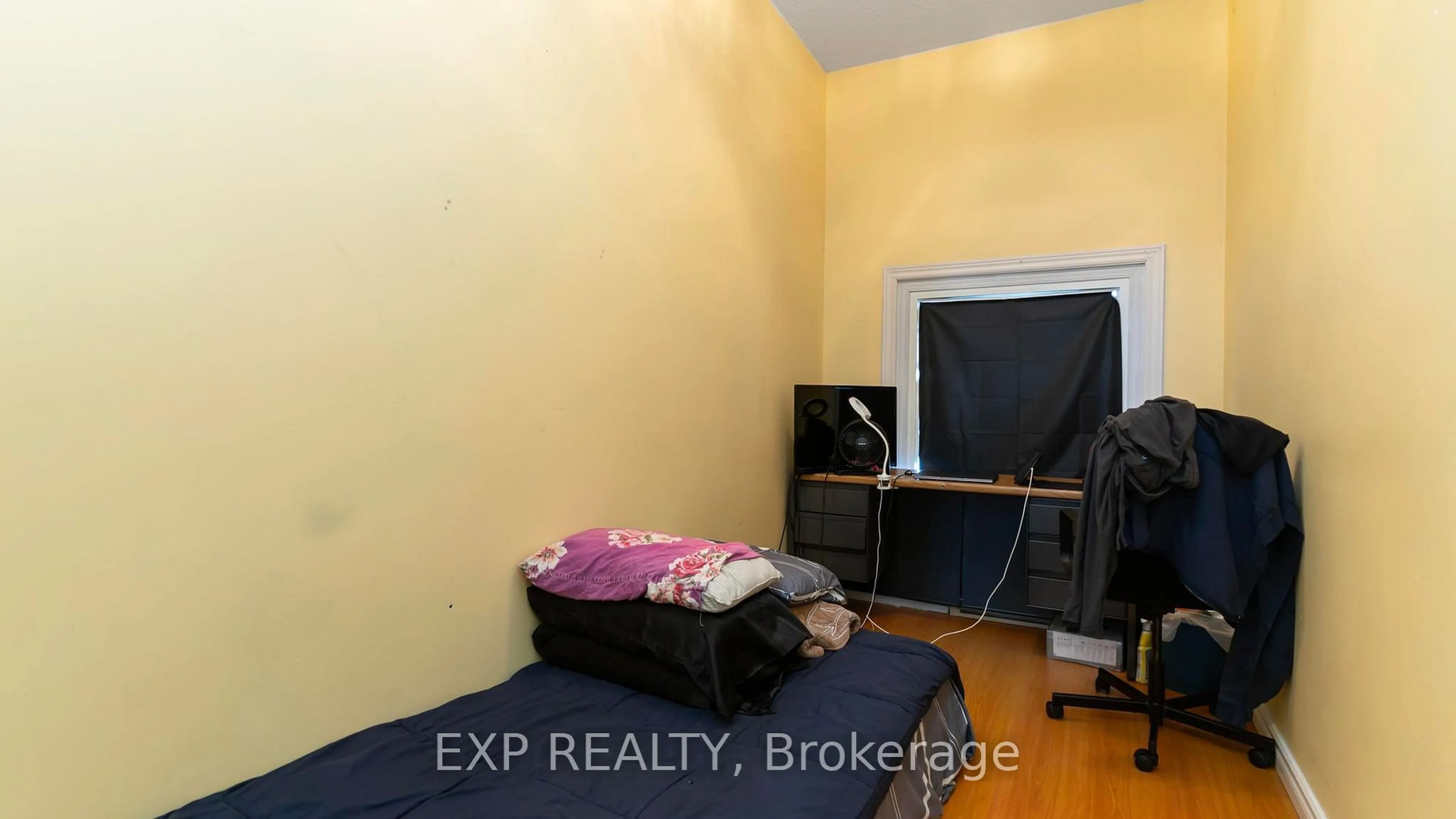 A pic of a room for 1570 Richmond St #22, London Ontario N6G 4W2