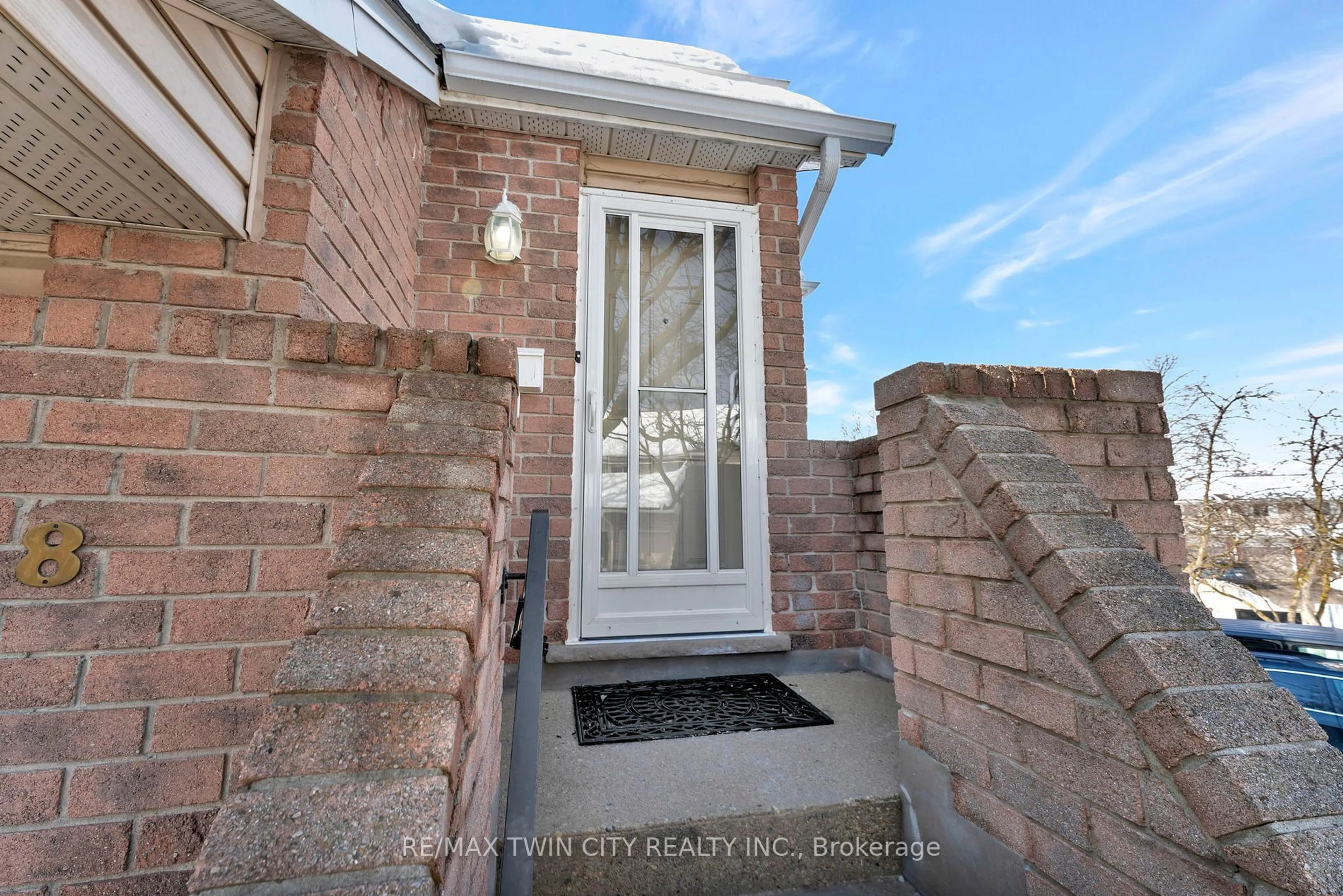 Indoor entryway for 205 Highland Cres #8, Kitchener Ontario N2M 5L6