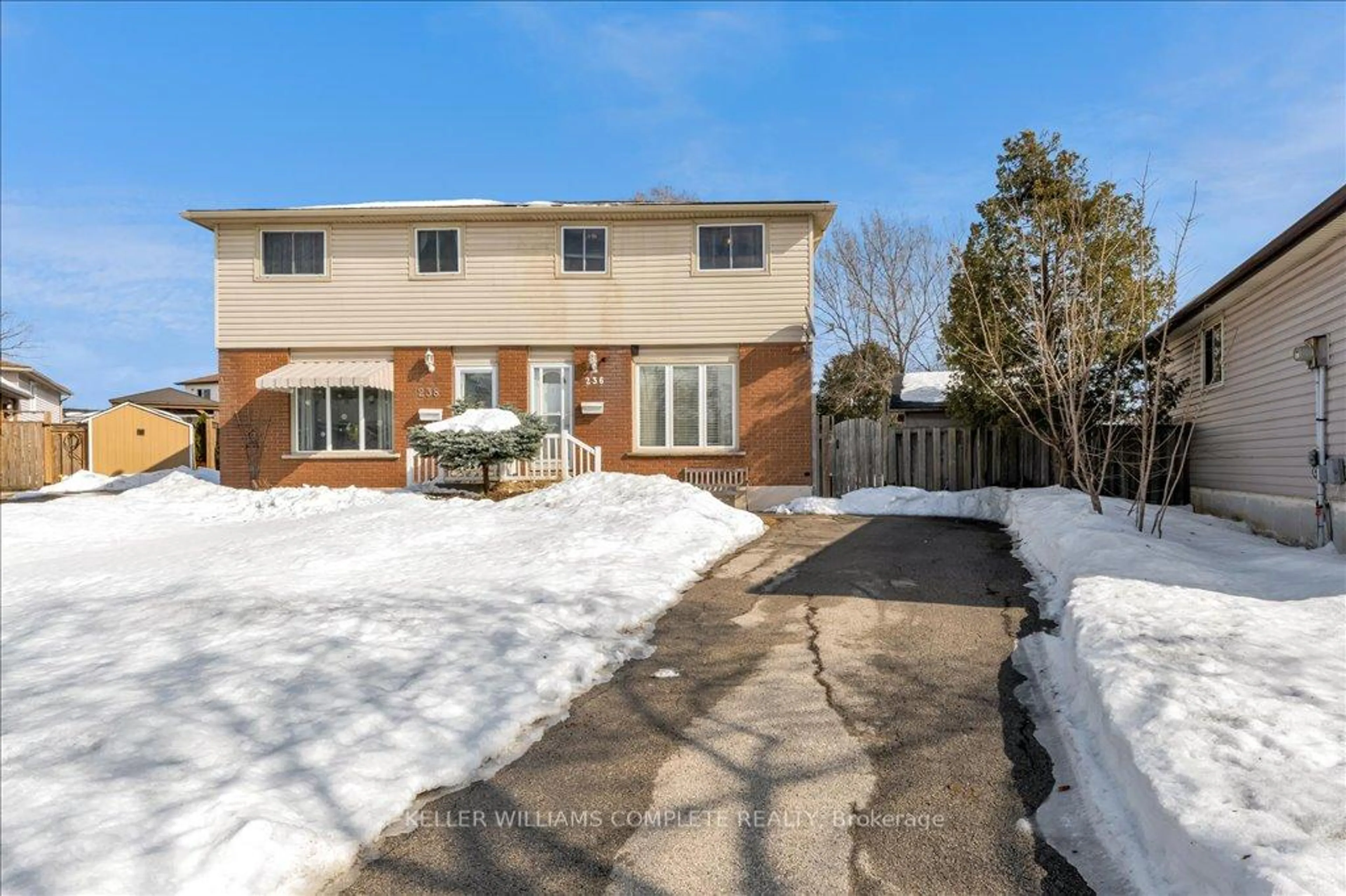 A pic from outside/outdoor area/front of a property/back of a property/a pic from drone, street for 236 Lawnhurst Crt, Hamilton Ontario L8V 4R4