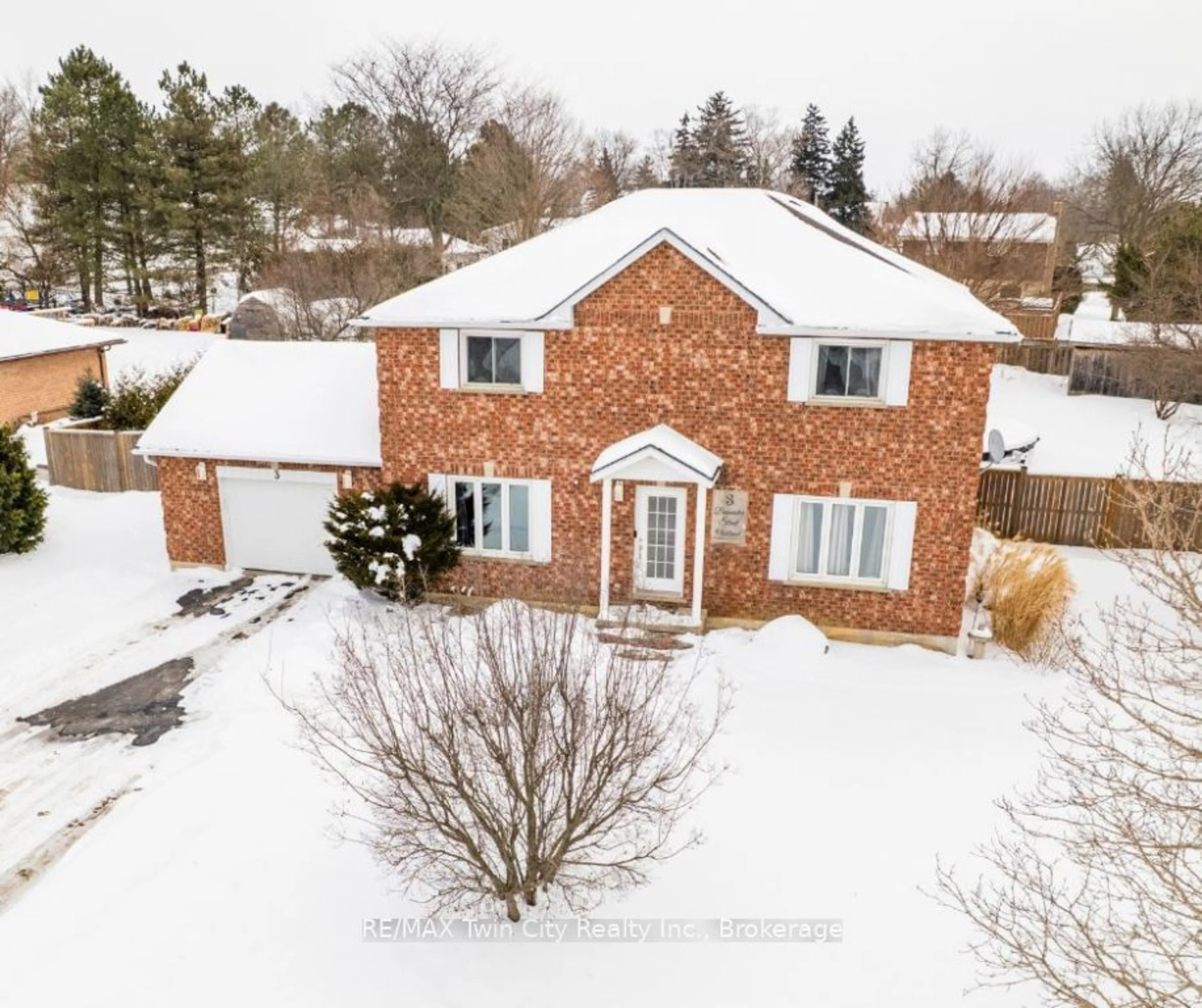 A pic from outside/outdoor area/front of a property/back of a property/a pic from drone, street for 3 Bannister St, Brant Ontario N0E 1R0