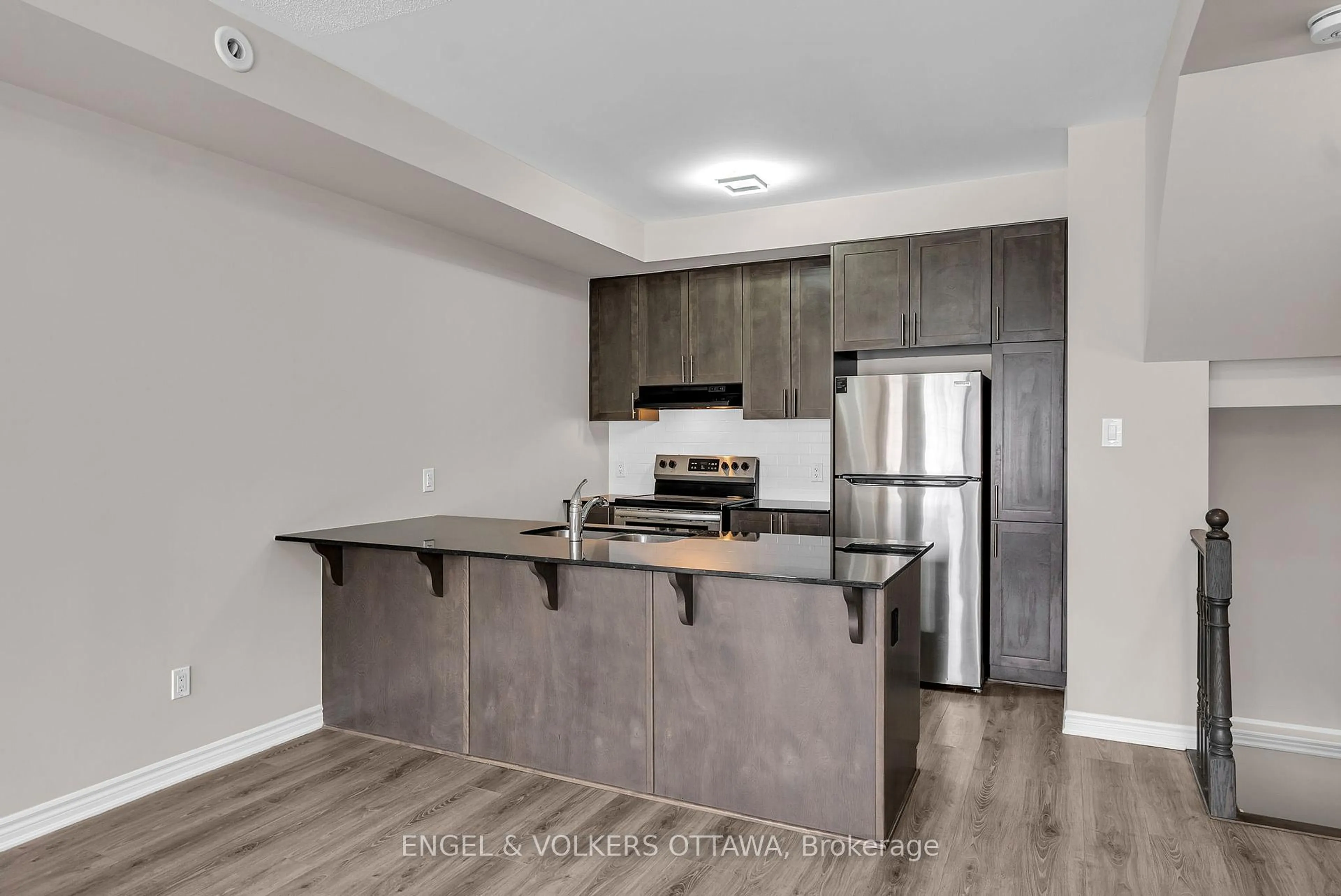 Open concept kitchen, unknown for 539 Takamose Prviate, Manor Park - Cardinal Glen and Area Ontario K1K 5A4