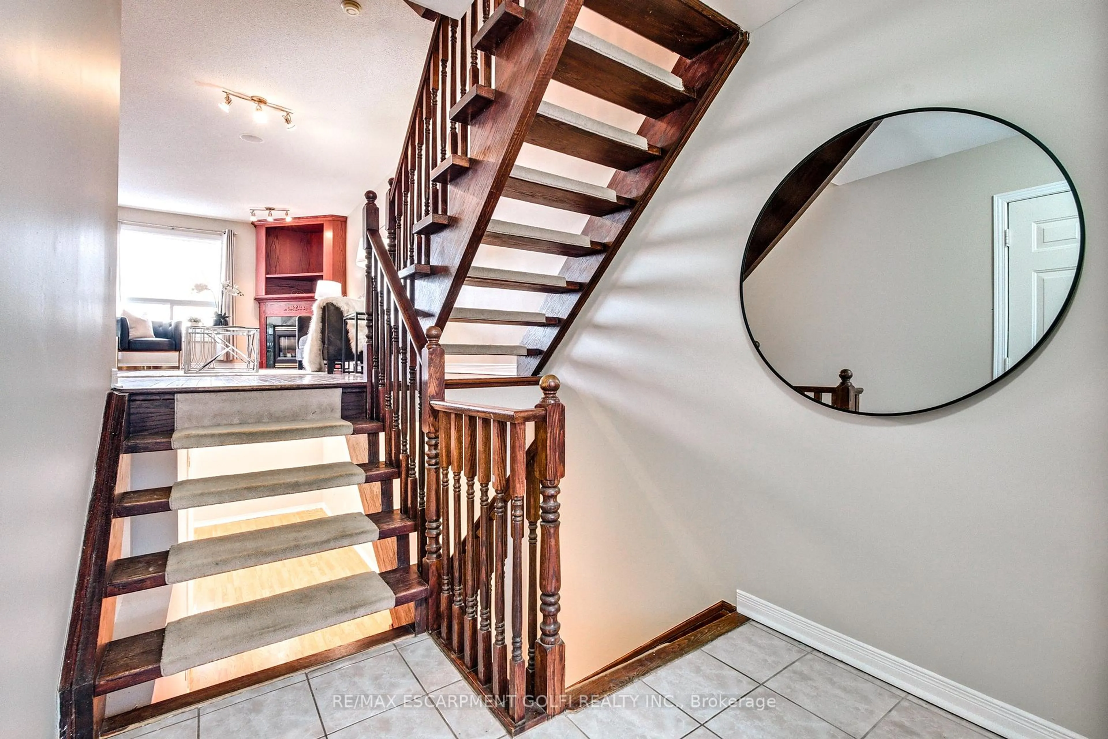 Stairs for 800 Paramount Dr #31, Hamilton Ontario L8J 3V7