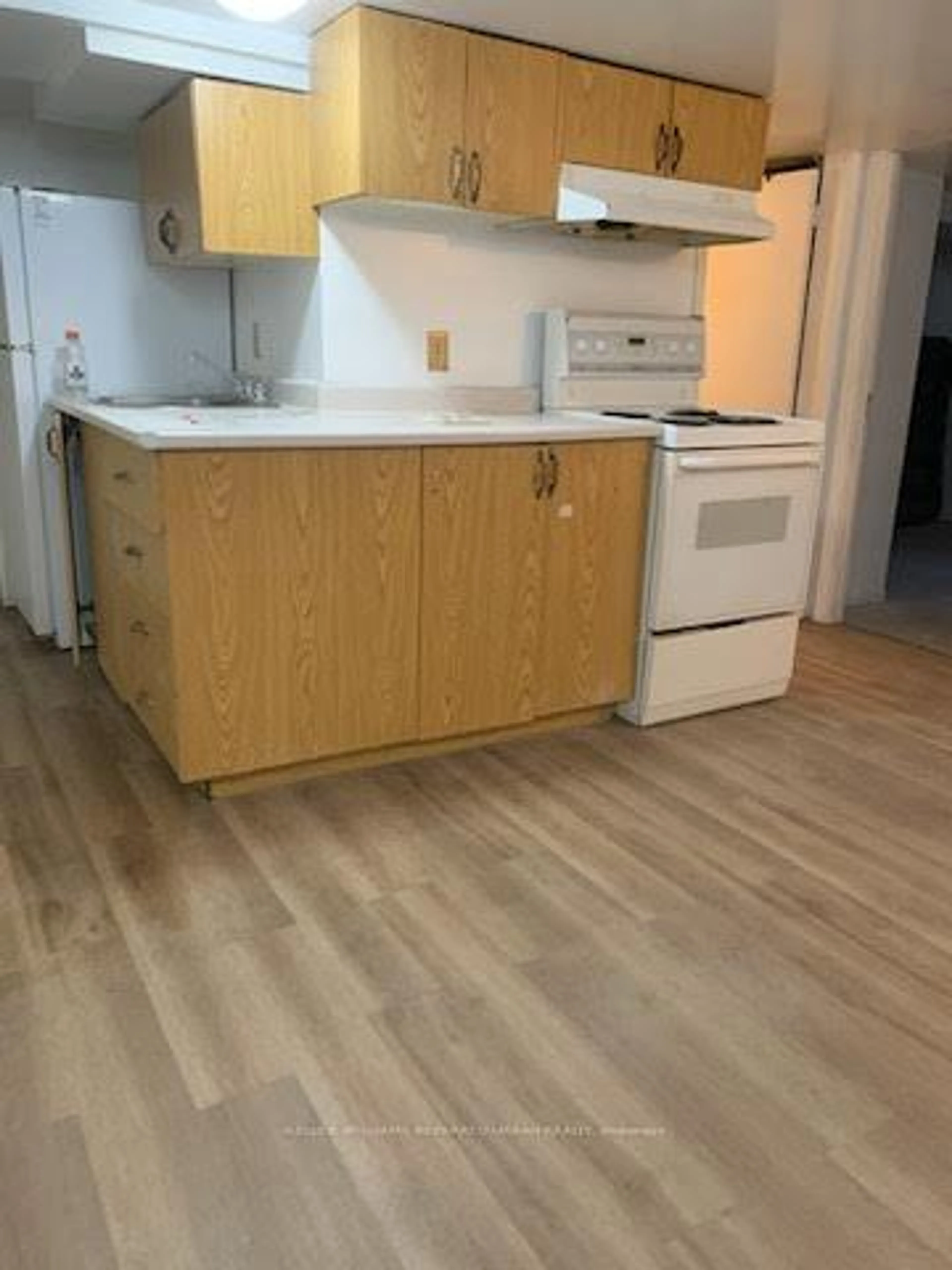 Standard kitchen, wood/laminate floor for 346 Cochrane St, Greater Sudbury Ontario P3B 2C5