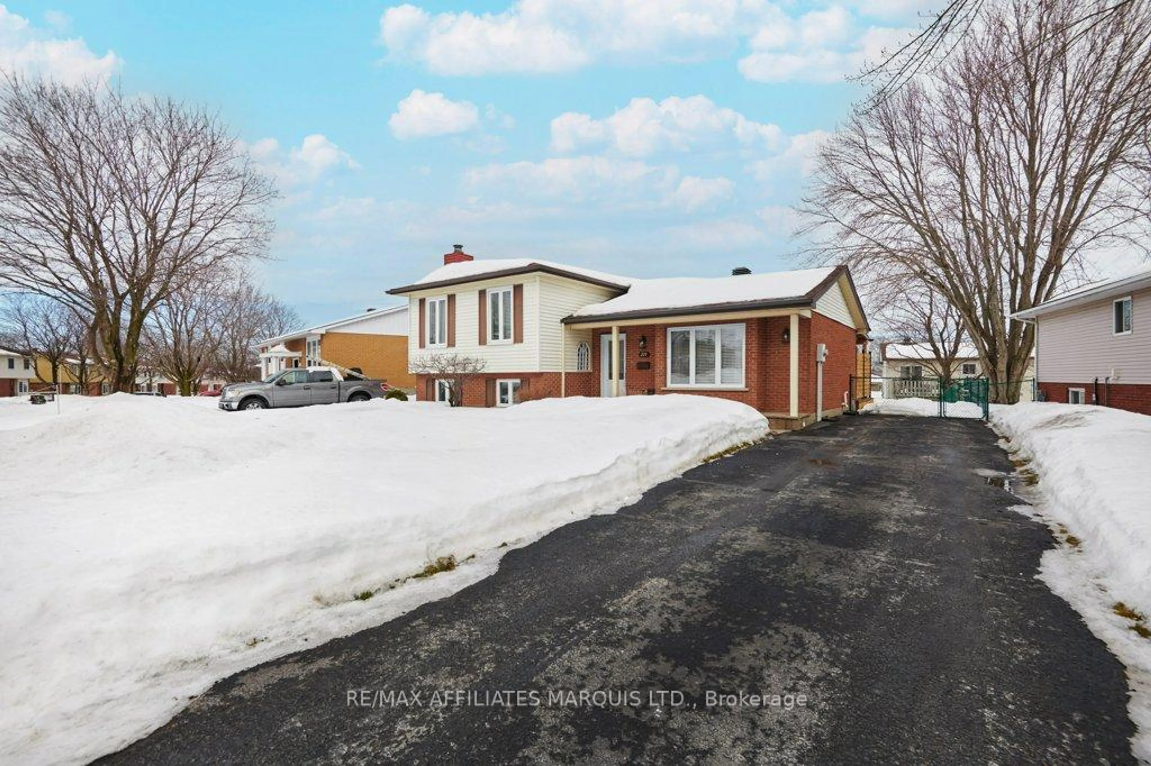 Unknown for 277 Meadowvale Cres, Cornwall Ontario K6J 5K6