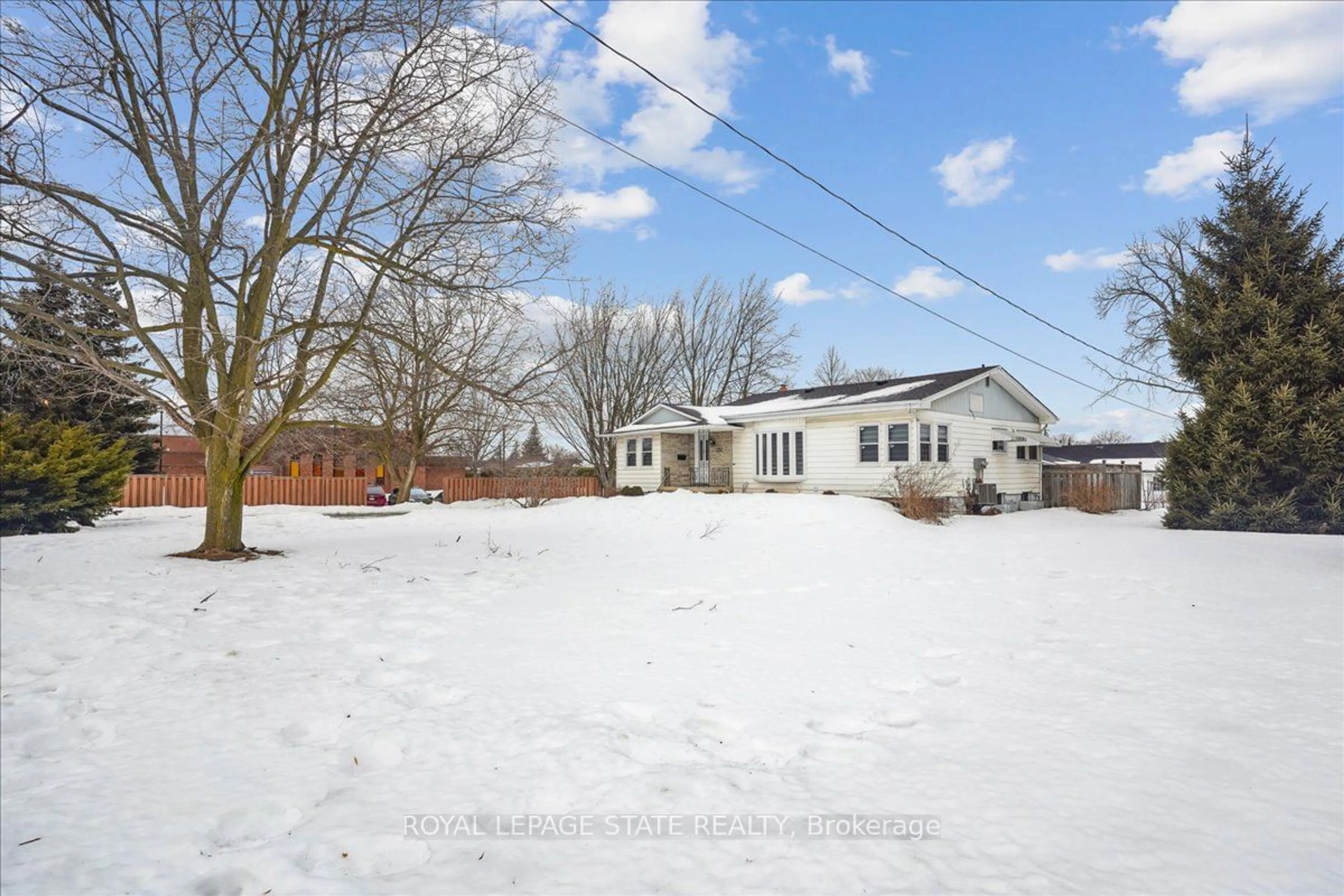 A pic from outside/outdoor area/front of a property/back of a property/a pic from drone, unknown for 251 King St, Hamilton Ontario L8G 1L9