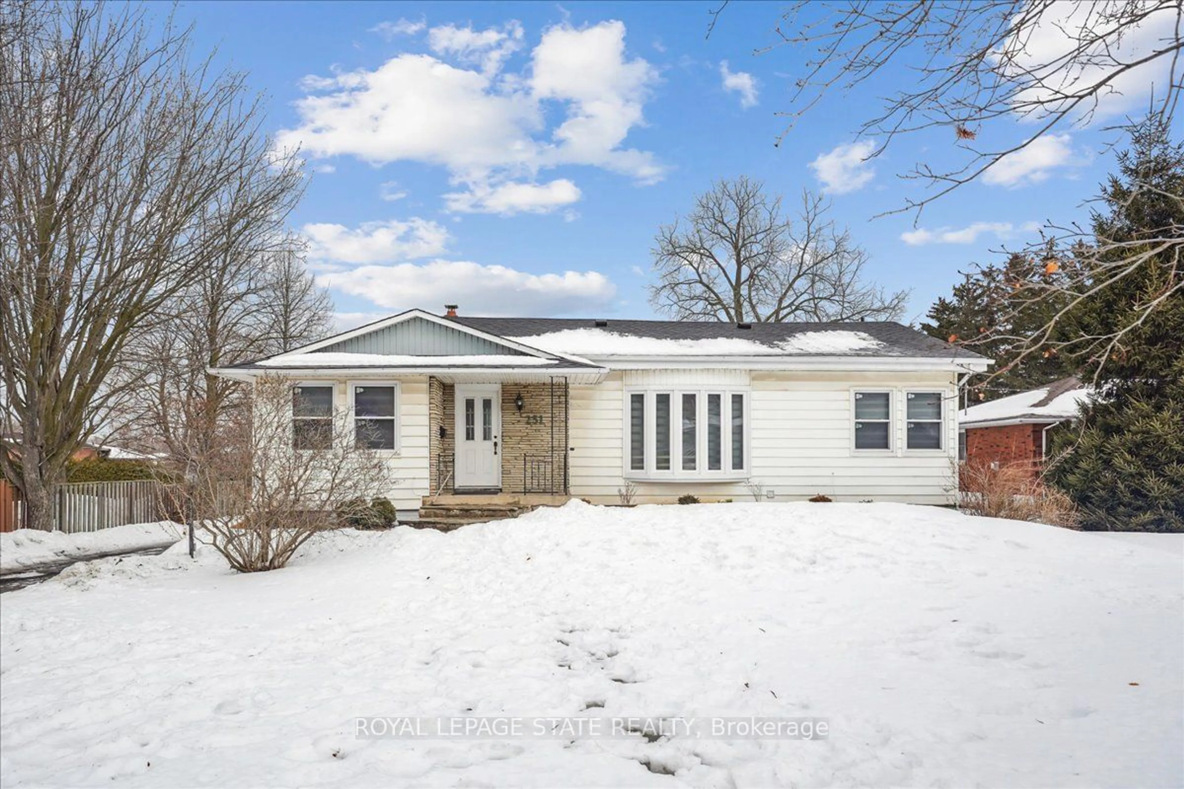 A pic from outside/outdoor area/front of a property/back of a property/a pic from drone, street for 251 King St, Hamilton Ontario L8G 1L9