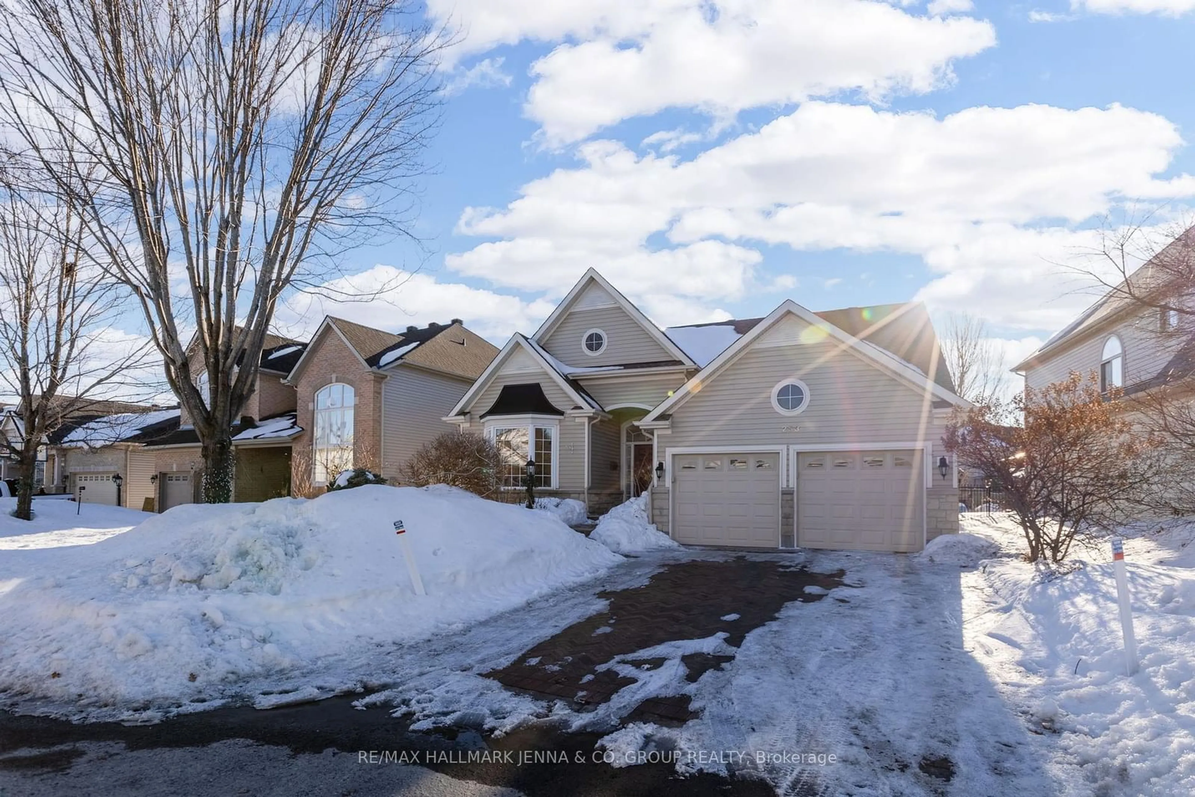 A pic from outside/outdoor area/front of a property/back of a property/a pic from drone, street for 253 Castlegarth Cres, Barrhaven Ontario K2J 5N6