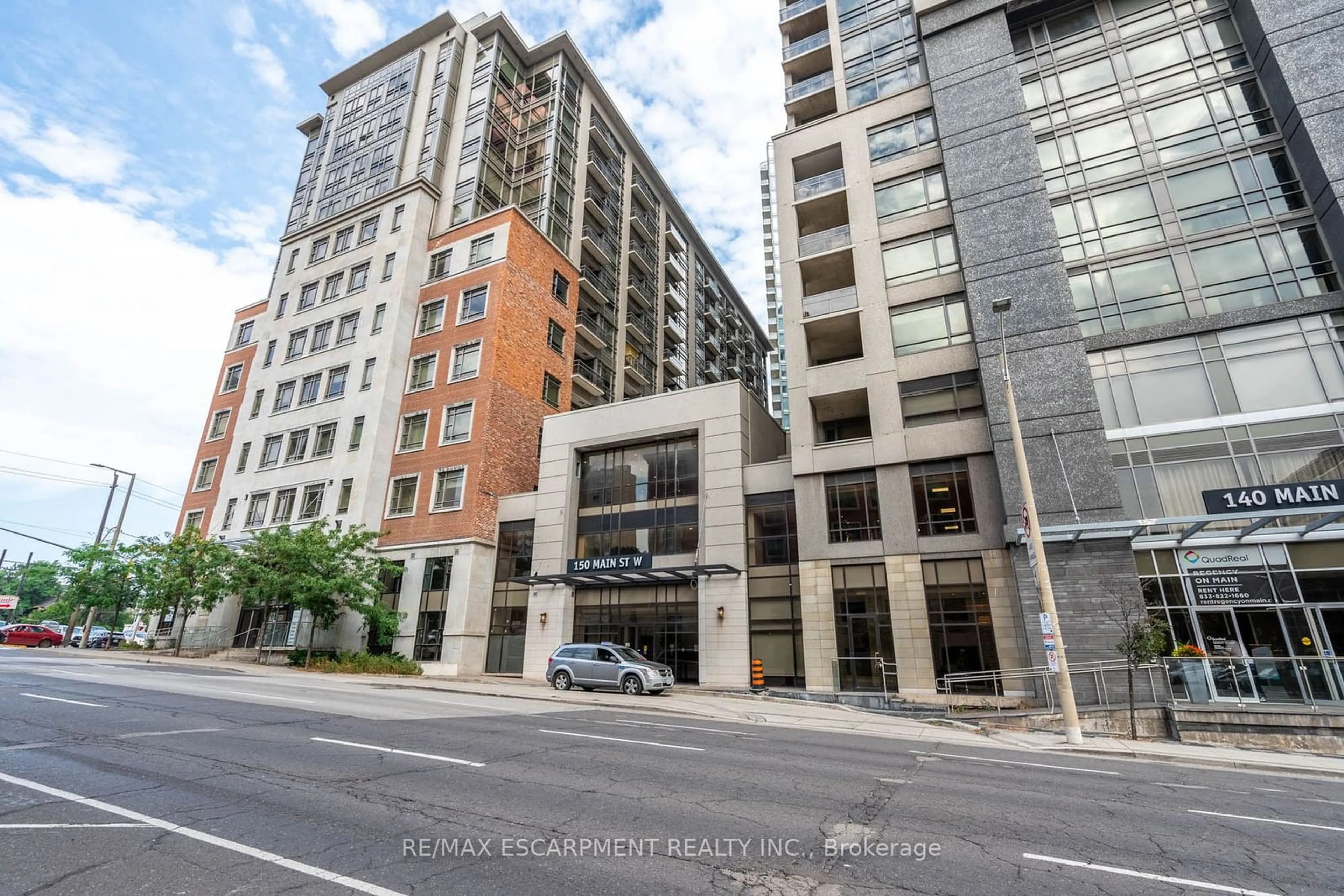 Indoor foyer for 150 Main St #316, Hamilton Ontario L8P 1H8