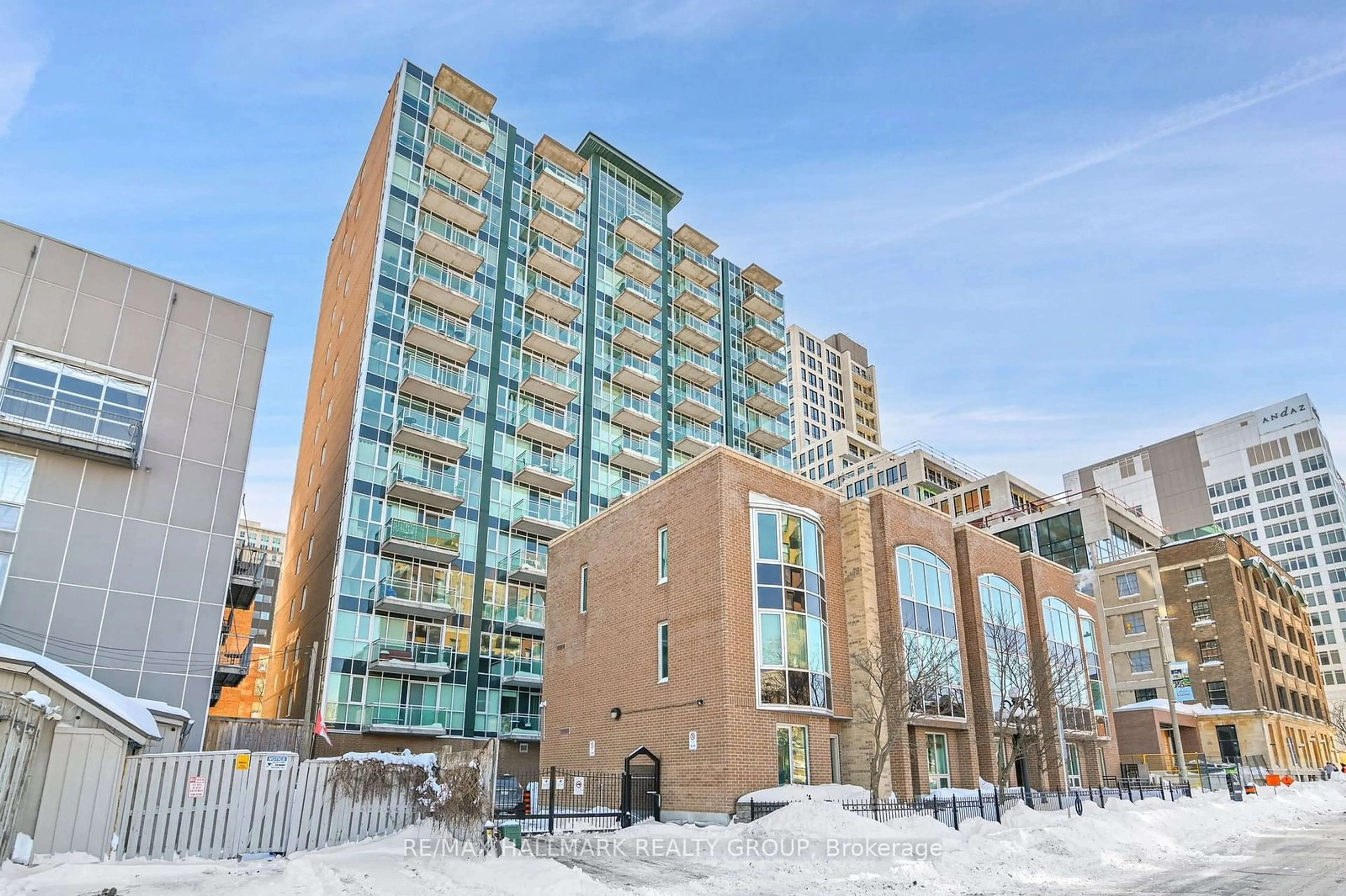 Indoor foyer for 134 York St #1102, Lower Town - Sandy Hill Ontario K1N 1K8