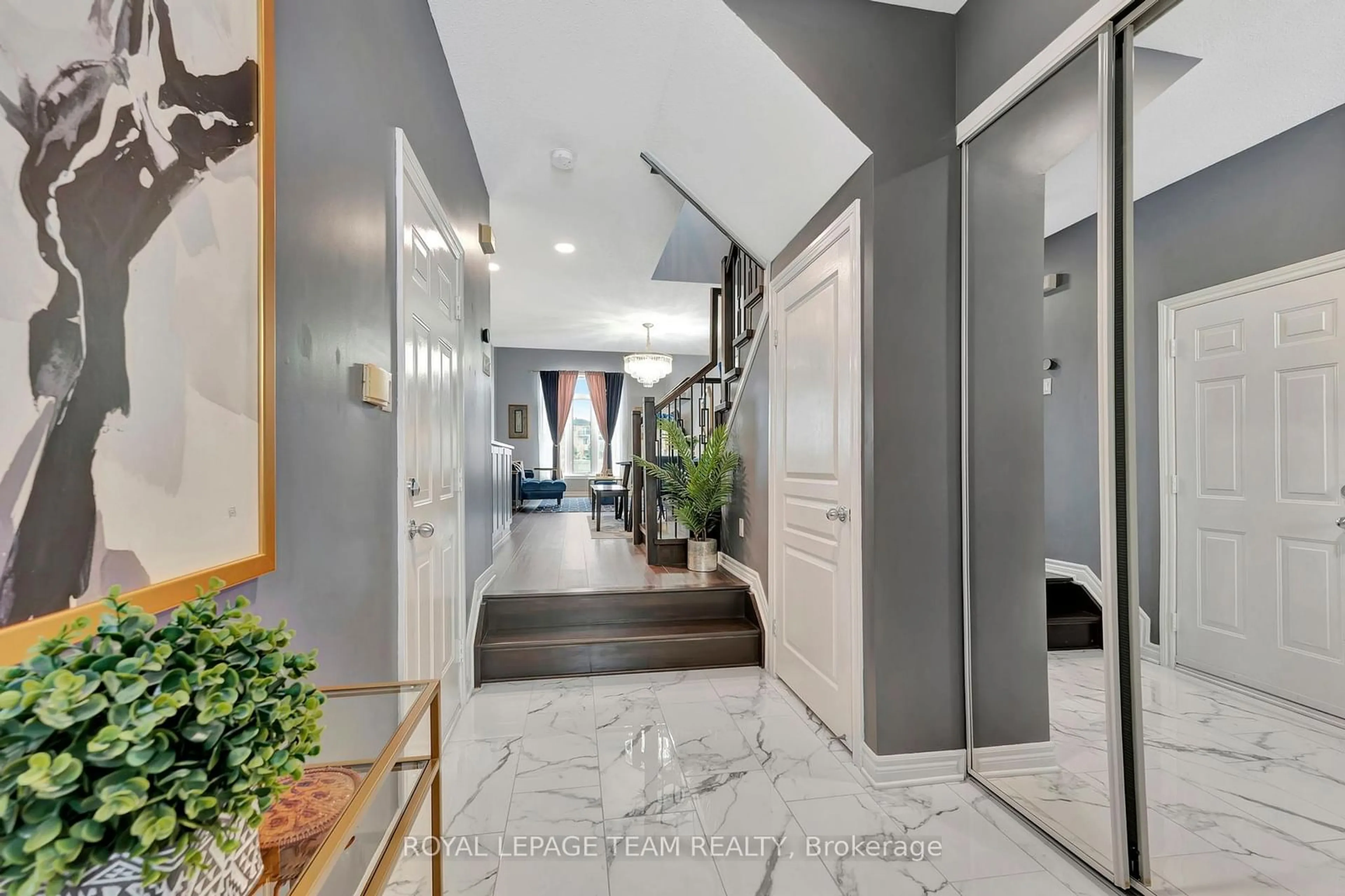 Indoor entryway for 849 Schooner Cres, Blossom Park - Airport and Area Ontario K1V 1Y2